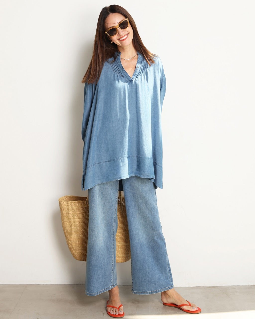 【ドゥクラッセ/DoCLASSE】のドレーピーデニム・スキッパーブラウス インテリア・キッズ・メンズ・レディースファッション・服の通販 founy(ファニー) 　ファッション　Fashion　レディースファッション　Fashion for Women　トップス・カットソー　Cut & Sew Tops　シャツ・ブラウス・オフィスカジュアル　Elegant Blouses & Button-Ups　新作・新入荷　New Arrivals / New In　とろみ　Fluid, Flowy Fabric　スキッパー　Skipper, Open Collar　デニム　Denim, Jeans Material　人気　Popular, Best Seller　ライトインディゴ|ID: prp329100004919801 ipo3291000000036910786