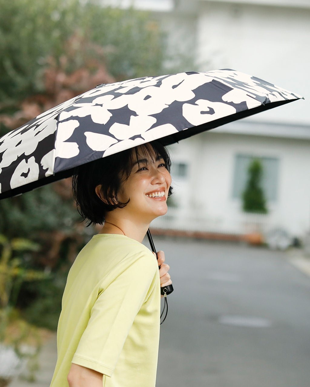 【ドゥクラッセ/DoCLASSE】のパーフェクトシェード100・折り畳み傘+ 人気、トレンドファッション・服の通販 founy(ファニー) 　ファッション　Fashion　レディースファッション　Fashion for Women　レイングッズ・傘・晴雨兼用傘　Umbrellas & Rain Gear　グラス　Glass, Eyewear　コーティング　Coating, Coated Finish　傘　Umbrella, Parasol　巾着　Drawstring Bag, Kinchaku　軽量　Lightweight, Ultra Light　センター　Center, Center Line　透かし　Cut-Out, Lacework　人気　Popular, Best Seller　ブロック　Block, Solid Block Pattern　プリント　Print, Printed Pattern　日傘　Parasol, UV Umbrella　ラベンダー　Lavender　ワンポイント　One Point, Statement Accent　新作・新入荷　New Arrivals / New In　 other-1|ID: prp329100004919821 ipo3291000000036910913