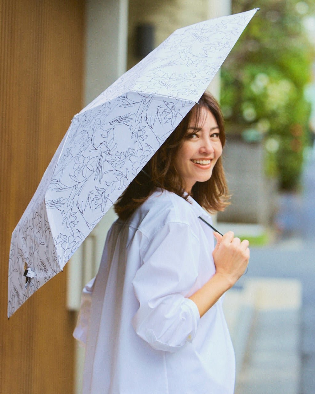 【ドゥクラッセ/DoCLASSE】のパーフェクトシェード100・折り畳み傘+ インテリア・キッズ・メンズ・レディースファッション・服の通販 founy(ファニー) 　ファッション　Fashion　レディースファッション　Fashion for Women　レイングッズ・傘・晴雨兼用傘　Umbrellas & Rain Gear　グラス　Glass, Eyewear　コーティング　Coating, Coated Finish　傘　Umbrella, Parasol　巾着　Drawstring Bag, Kinchaku　軽量　Lightweight, Ultra Light　センター　Center, Center Line　透かし　Cut-Out, Lacework　人気　Popular, Best Seller　ブロック　Block, Solid Block Pattern　プリント　Print, Printed Pattern　日傘　Parasol, UV Umbrella　ラベンダー　Lavender　ワンポイント　One Point, Statement Accent　新作・新入荷　New Arrivals / New In　ホワイトマルチ|ID: prp329100004919821 ipo3291000000036910915