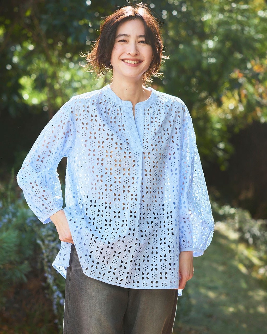 【ドゥクラッセ/DoCLASSE】のカットワークレース・キーネックブラウス インテリア・キッズ・メンズ・レディースファッション・服の通販 founy(ファニー) 　ファッション　Fashion　レディースファッション　Fashion for Women　トップス・カットソー　Cut & Sew Tops　シャツ・ブラウス・オフィスカジュアル　Elegant Blouses & Button-Ups　新作・新入荷　New Arrivals / New In　チュニック　Tunic, Long Top　サックス|ID: prp329100004919822 ipo3291000000036910928