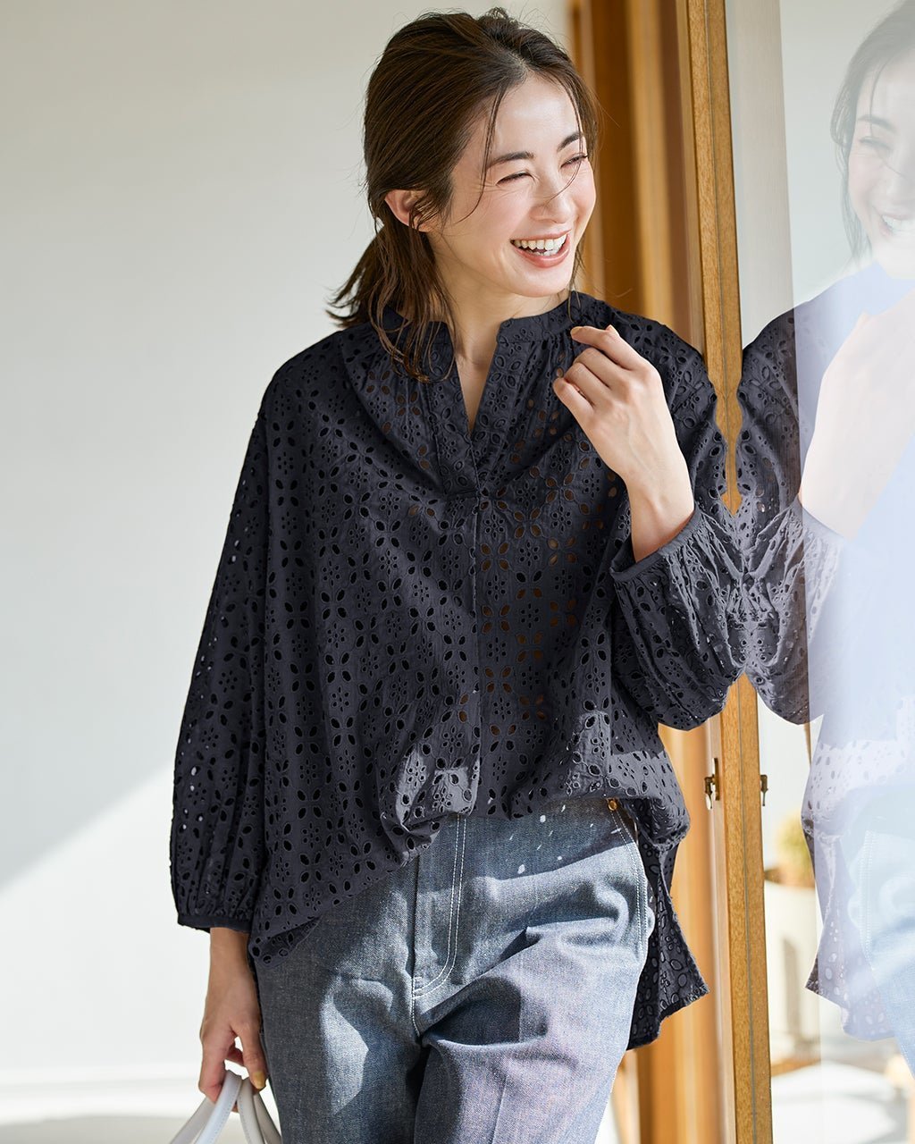 【ドゥクラッセ/DoCLASSE】のカットワークレース・キーネックブラウス インテリア・キッズ・メンズ・レディースファッション・服の通販 founy(ファニー) 　ファッション　Fashion　レディースファッション　Fashion for Women　トップス・カットソー　Cut & Sew Tops　シャツ・ブラウス・オフィスカジュアル　Elegant Blouses & Button-Ups　新作・新入荷　New Arrivals / New In　チュニック　Tunic, Long Top　ミッドナイトブルー|ID: prp329100004919822 ipo3291000000036910930