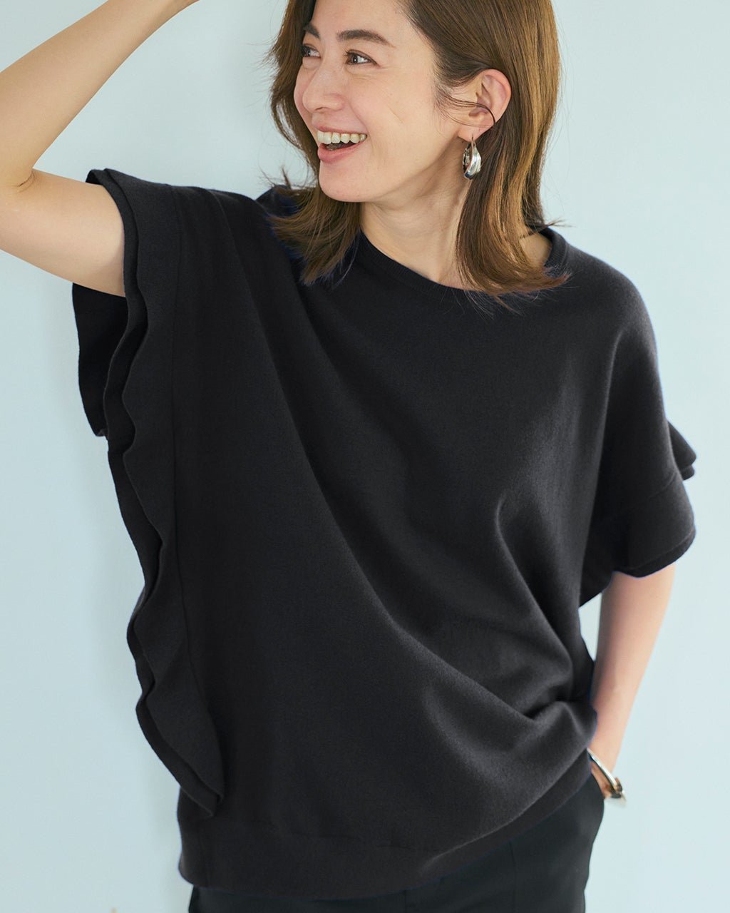 【ドゥクラッセ/DoCLASSE】の総針編み・サイドフリルプルオーバー インテリア・キッズ・メンズ・レディースファッション・服の通販 founy(ファニー) 　ファッション　Fashion　レディースファッション　Fashion for Women　トップス・カットソー　Cut & Sew Tops　ニット　Knit Tops & Sweaters　カジュアルプルオーバー・ニットトップス　Pullovers & Knit Tops / Casual Pullovers　おすすめ　Recommended / Our Picks　ショルダー　Shoulder, Shoulder Strap　セーター　Sweater, Knitwear　タートル　Turtleneck, Turtle Collar　ドロップ　Drop Shoulder, Dropped Style　フリル　Frill, Ruffle　ブラック|ID: prp329100004919828 ipo3291000000036910956