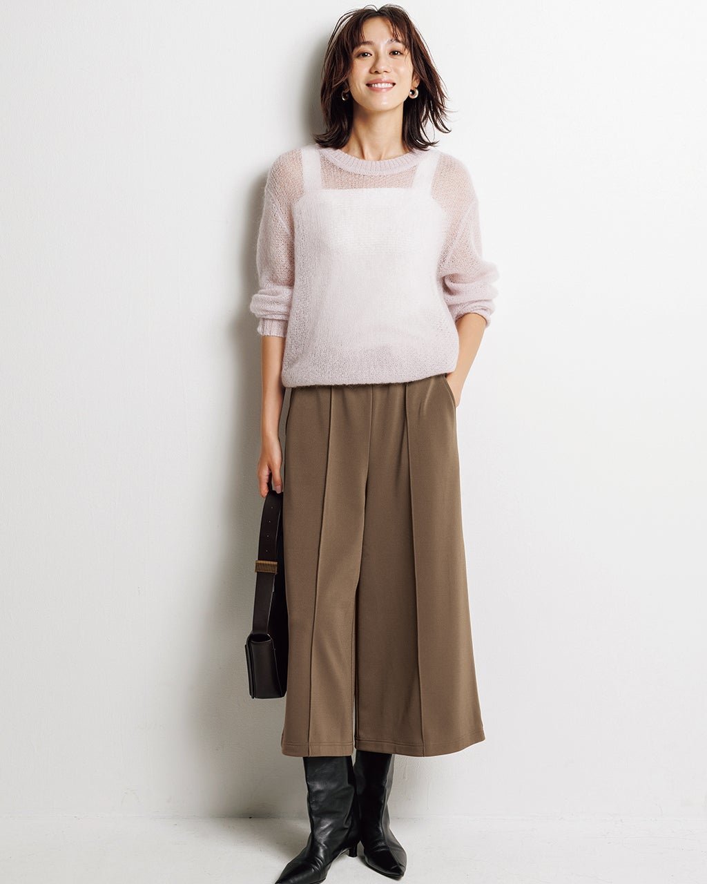 【ドゥクラッセ/DoCLASSE】のプレシャスウォームN・ワイドクロップド インテリア・キッズ・メンズ・レディースファッション・服の通販 founy(ファニー) 　ファッション　Fashion　レディースファッション　Fashion for Women　パンツ　Pants & Trousers　秋　Autumn　カットソー　Cut and Sewn Top　キュロット　Culottes, Wide Shorts　今季　This Season, Current Season　ジョーゼット　Georgette, Semi-Sheer Fabric　ストレッチ　Stretch, Stretchy Fabric　スマート　Smart, Elegant　センター　Center, Center Line　人気　Popular, Best Seller　ワイド　Wide, Wide Fit　冬　Winter / This Winter　A/W・秋冬　Autumn/Winter　ビジネス 仕事 通勤　Business / Work / Commuting　ダークモカ|ID: prp329100004919856 ipo3291000000036911074