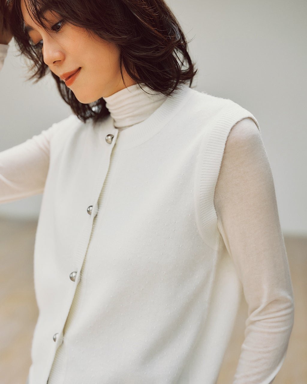 【ドゥクラッセ/DoCLASSE】のミラノリブ・ドットニットベスト インテリア・キッズ・メンズ・レディースファッション・服の通販 founy(ファニー) 　ファッション　Fashion　レディースファッション　Fashion for Women　アウター　Coat / Outerwear Collection　レディースジャケット・軽アウター　Jackets　ジャケット　Jacket, Outerwear　ドット　Polka Dot, Dot Pattern　ベスト　Vest, Waistcoat　ミラノリブ　Milano Rib, Milano Stitch　メタル　Metal, Metal Parts　人気　Popular, Best Seller　オフホワイト|ID: prp329100004919864 ipo3291000000036911112