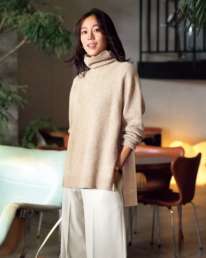 【ドゥクラッセ/DoCLASSE】のラメ糸スパンコールニット・片畦タートルネック インテリア・キッズ・メンズ・レディースファッション・服の通販 founy(ファニー) https://founy.com/ ファッション Fashion レディースファッション Fashion for Women トップス・カットソー Cut & Sew Tops ニット Knit Tops & Sweaters タートルネック・ハイネックトップス Turtlenecks & High-Neck Tops シンプル Simple, Minimal スパンコール Sequins, Sequin Embellishment スリット Slit, Slit Detail セーター Sweater, Knitwear タートル Turtleneck, Turtle Collar タートルネック Turtleneck, High Neck フラワー Flower, Floral ラウンド Round, Round Neck 人気 Popular, Best Seller 畦 Ribbed Knit A/W・秋冬 Autumn/Winter |ID: prp329100004919865 ipo3291000000036911114