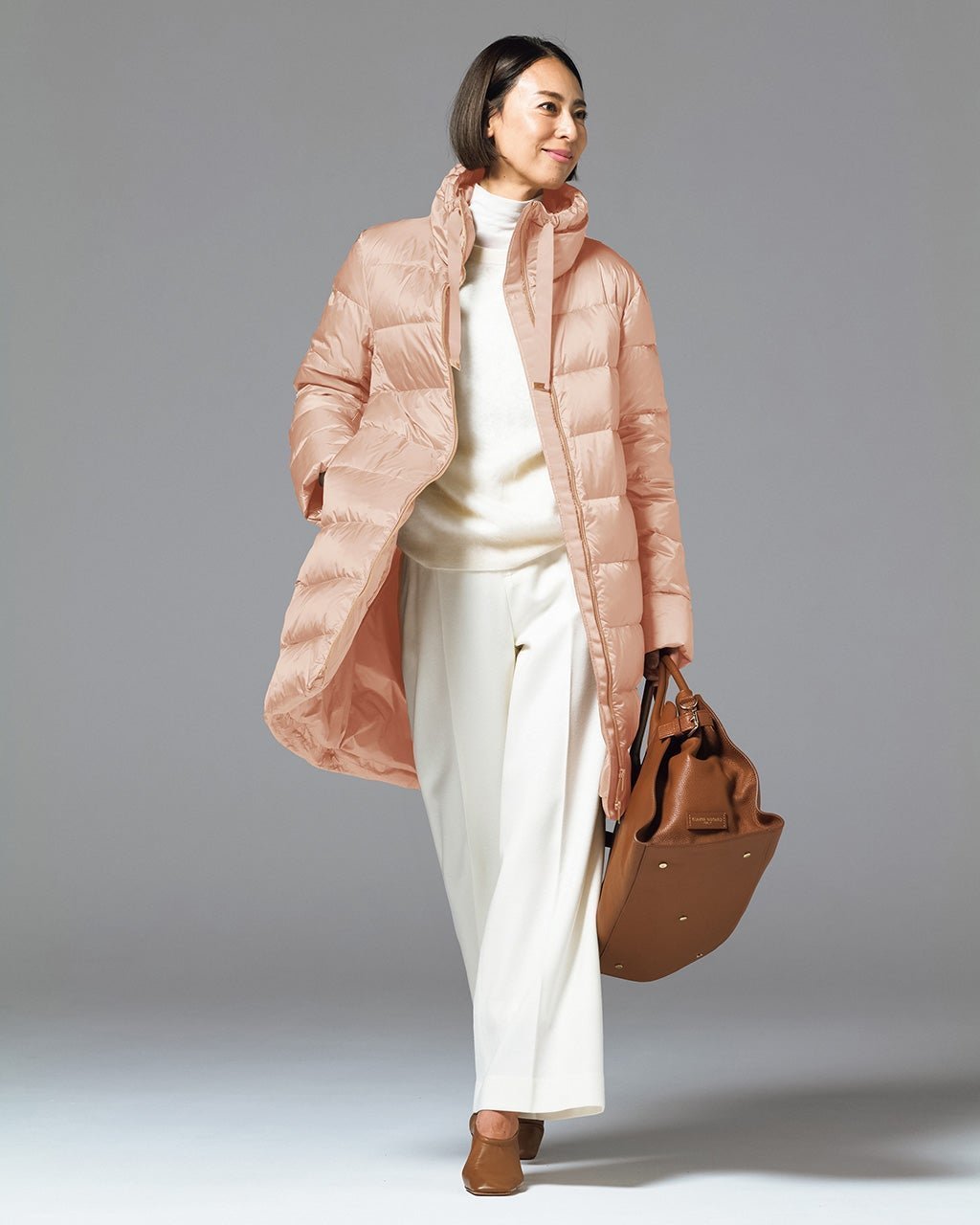 【ドゥクラッセ/DoCLASSE】の艶Airダウン・スタンドカラーロングコート インテリア・キッズ・メンズ・レディースファッション・服の通販 founy(ファニー) 　ファッション　Fashion　レディースファッション　Fashion for Women　アウター　Coat / Outerwear Collection　コート・ロングコート・ピーコート　Long Coats, Peacoats & More　カッティング　Cutting Detail　コクーン　Cocoon, Cocoon Silhouette　スタンド　Stand Collar, Upright Stand　スピンドル　Spindle, Drawcord　タフタ　Taffeta, Structured Fabric　ダウン　Down, Puffer　バランス　Balance, Style Balance　ロング　Long, Long-Length　ソフトピンク|ID: prp329100004919901 ipo3291000000036911345