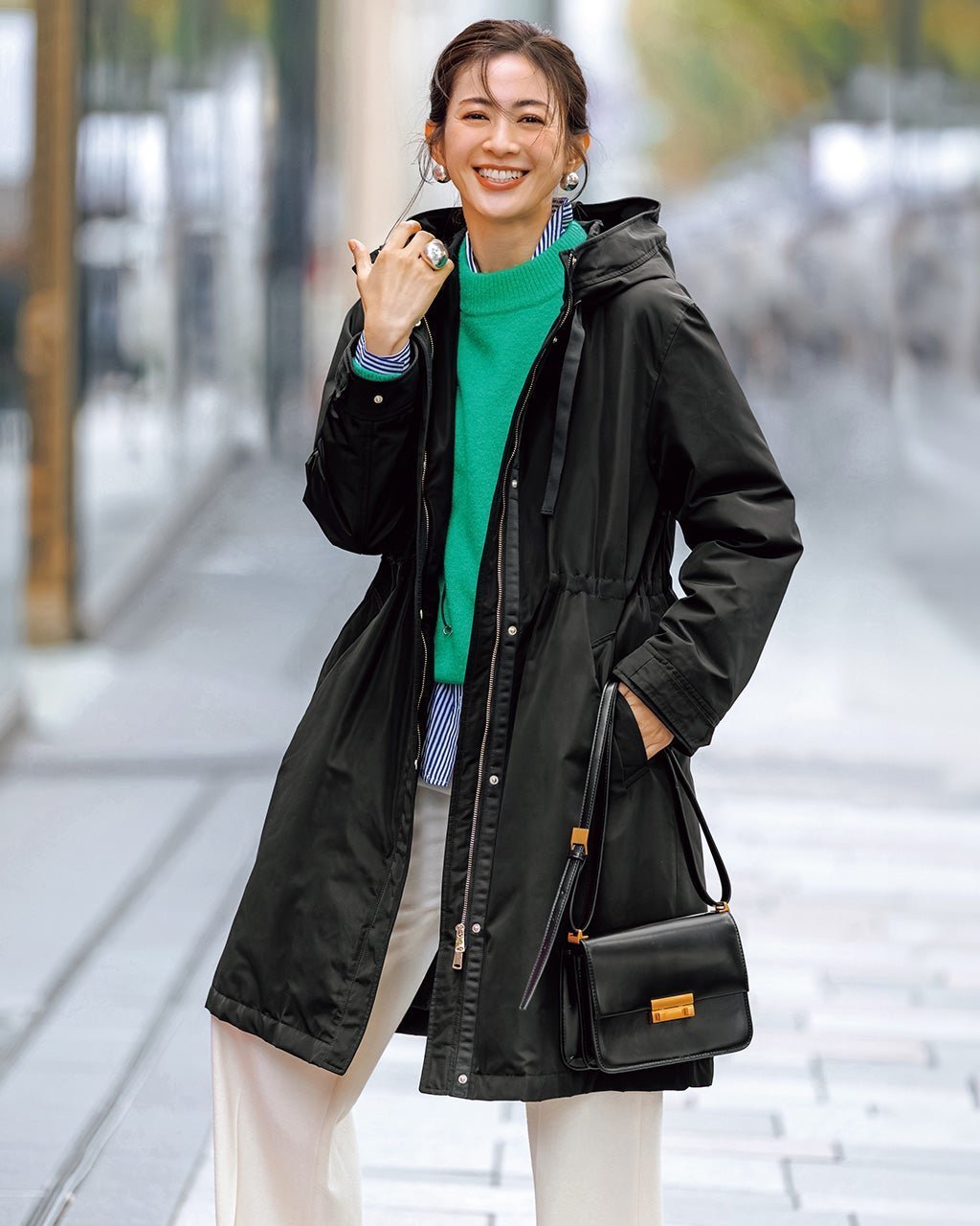 【ドゥクラッセ/DoCLASSE】のマジカルサーモ・グログランコート/立体フード インテリア・キッズ・メンズ・レディースファッション・服の通販 founy(ファニー) 　ファッション　Fashion　レディースファッション　Fashion for Women　アウター　Coat / Outerwear Collection　コート・ロングコート・ピーコート　Long Coats, Peacoats & More　グログラン　Grosgrain, Grosgrain Ribbon　スタンド　Stand Collar, Upright Stand　タフタ　Taffeta, Structured Fabric　ダウン　Down, Puffer　ドローコード　Drawcord, Drawstring Cord　人気　Popular, Best Seller　フォルム　Silhouette, Form　モッズコート　Mods Coat, Military Parka　リバーシブル　Reversible, Two-Sided　ブラック|ID: prp329100004919902 ipo3291000000036911353