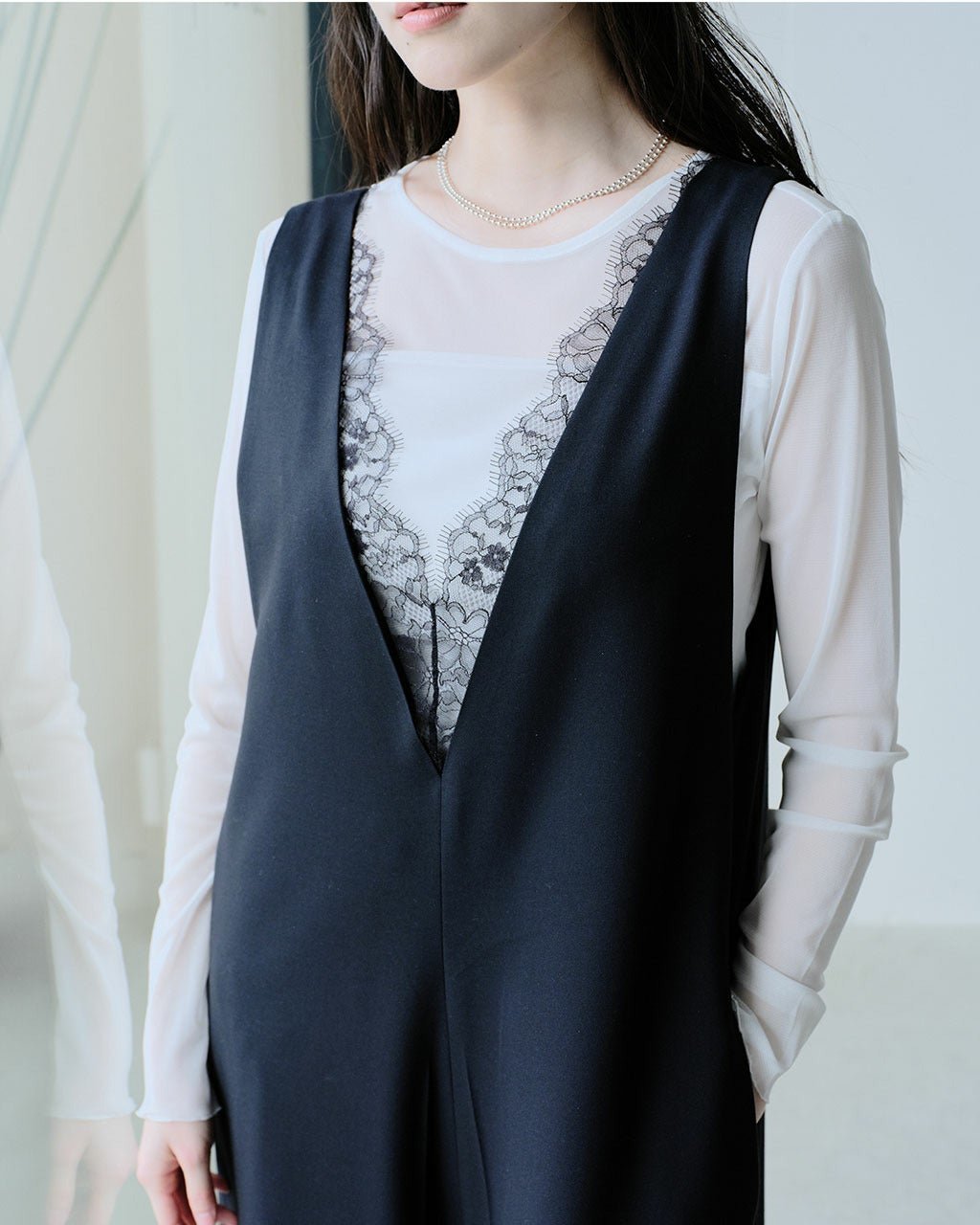 【ドゥクラッセ/DoCLASSE】のストレッチオーガンジー・クルーネックトップス インテリア・キッズ・メンズ・レディースファッション・服の通販 founy(ファニー) 　ファッション　Fashion　レディースファッション　Fashion for Women　トップス・カットソー　Cut & Sew Tops　カットソー・ベーシックTシャツ　Cut-and-Sewn Tops / Stretch Tees & Basics　新作・新入荷　New Arrivals / New In　オーガンジー　Organza Fabric　カットソー　Cut and Sewn Top　シアー　Sheer, See-Through　ジャケット　Jacket, Outerwear　ストレッチ　Stretch, Stretchy Fabric　デコルテ　Décolleté, Neckline　エレガント 上品　Elegant　オフホワイト|ID: prp329100004919905 ipo3291000000036911364