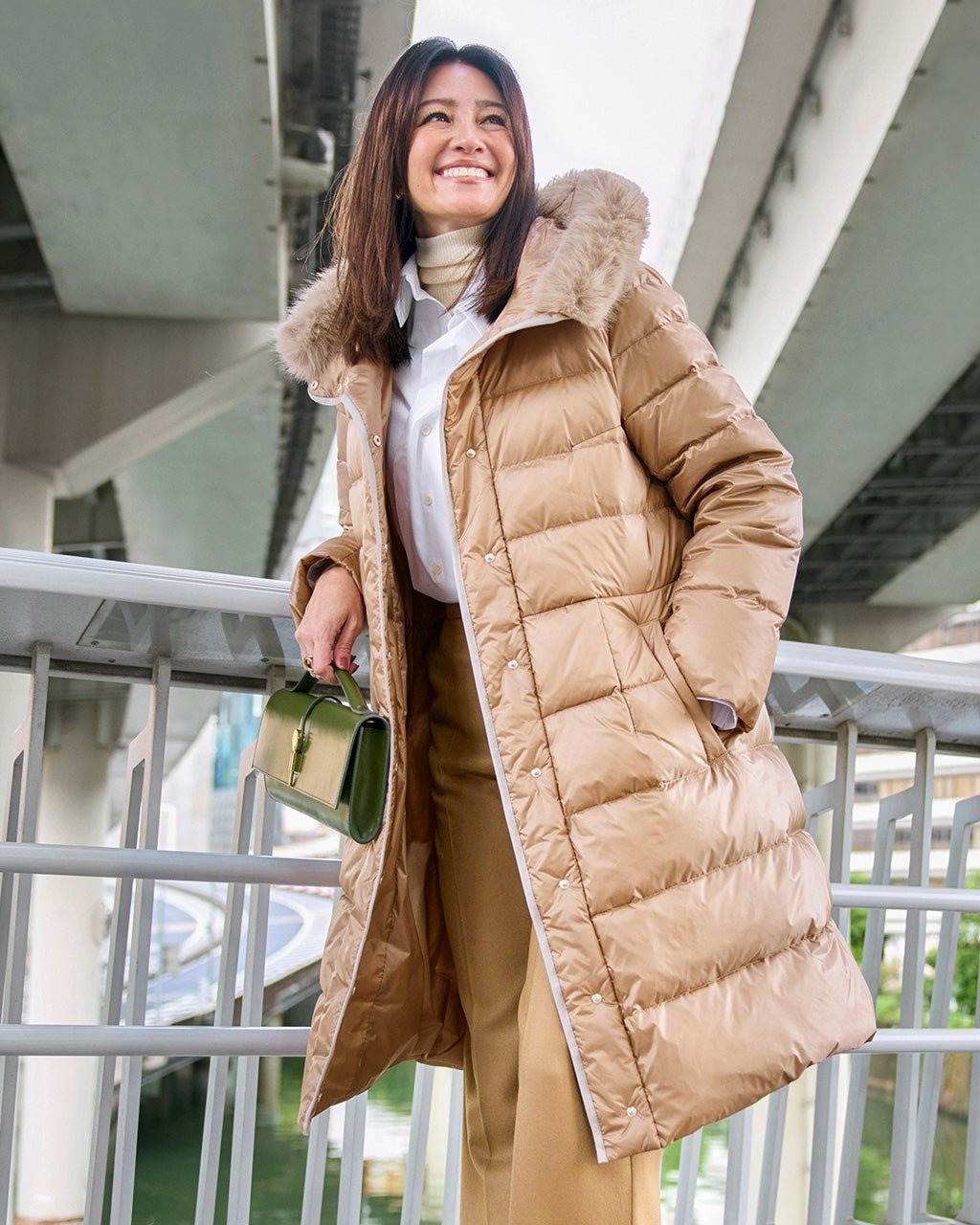 【ドゥクラッセ/DoCLASSE】の艶Airダウン・エコファーフードロングコート インテリア・キッズ・メンズ・レディースファッション・服の通販 founy(ファニー) 　ファッション　Fashion　レディースファッション　Fashion for Women　アウター　Coat / Outerwear Collection　コート・ロングコート・ピーコート　Long Coats, Peacoats & More　カッティング　Cutting Detail　シェイプ　Shape, Slim Fit　タフタ　Taffeta, Structured Fabric　ダウン　Down, Puffer　バランス　Balance, Style Balance　キャメル|ID: prp329100004919982 ipo3291000000036911650