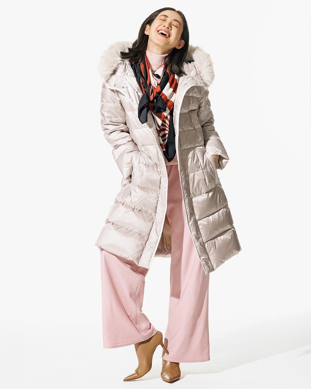 【ドゥクラッセ/DoCLASSE】の艶Airダウン・エコファーフードロングコート インテリア・キッズ・メンズ・レディースファッション・服の通販 founy(ファニー) 　ファッション　Fashion　レディースファッション　Fashion for Women　アウター　Coat / Outerwear Collection　コート・ロングコート・ピーコート　Long Coats, Peacoats & More　カッティング　Cutting Detail　シェイプ　Shape, Slim Fit　タフタ　Taffeta, Structured Fabric　ダウン　Down, Puffer　バランス　Balance, Style Balance　ストーン|ID: prp329100004919982 ipo3291000000036911651