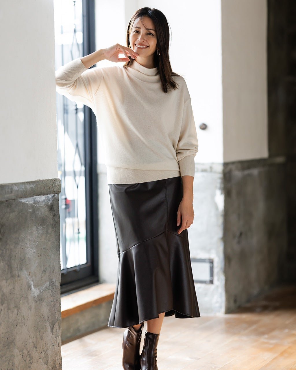 【ドゥクラッセ/DoCLASSE】のフェイクレザー・マーメイドスカート 人気、トレンドファッション・服の通販 founy(ファニー) 　ファッション　Fashion　レディースファッション　Fashion for Women　スカート　Skirts　なめらか　Smooth, Silky Texture　アシンメトリー　Asymmetrical Style　フロント　Front, Front Design　マーメイド　Mermaid, Fishtail Silhouette　リアル　Real, Realistic　ロング　Long, Long-Length　エレガント 上品　Elegant　 other-1|ID: prp329100004919989 ipo3291000000036911693