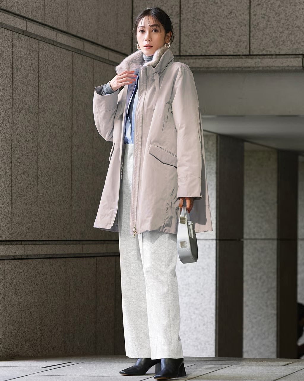 【ドゥクラッセ/DoCLASSE】のマジカルサーモ・グログランファーコート 人気、トレンドファッション・服の通販 founy(ファニー) 　ファッション　Fashion　レディースファッション　Fashion for Women　アウター　Coat / Outerwear Collection　コート・ロングコート・ピーコート　Long Coats, Peacoats & More　グログラン　Grosgrain, Grosgrain Ribbon　スタンド　Stand Collar, Upright Stand　タフタ　Taffeta, Structured Fabric　ダウン　Down, Puffer　フォルム　Silhouette, Form　リバーシブル　Reversible, Two-Sided　 other-1|ID: prp329100004919992 ipo3291000000037023256