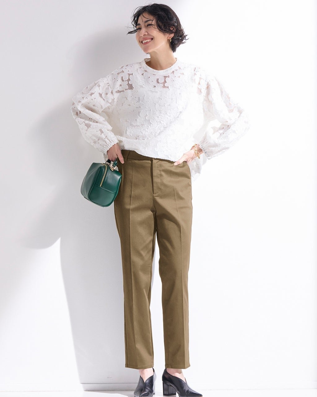 【ドゥクラッセ/DoCLASSE】のミラクルストレッチ・スティックパンツ インテリア・キッズ・メンズ・レディースファッション・服の通販 founy(ファニー) 　ファッション　Fashion　レディースファッション　Fashion for Women　パンツ　Pants & Trousers　おすすめ　Recommended / Our Picks　カッティング　Cutting Detail　コンパクト　Compact, Small Size　ストレート　Straight, Straight Cut　スリム　Slim, Slim Fit　センター　Center, Center Line　パターン　Pattern, Design Print　人気　Popular, Best Seller　ビジネス 仕事 通勤　Business / Work / Commuting　ダークベージュ|ID: prp329100004919994 ipo3291000000036911723