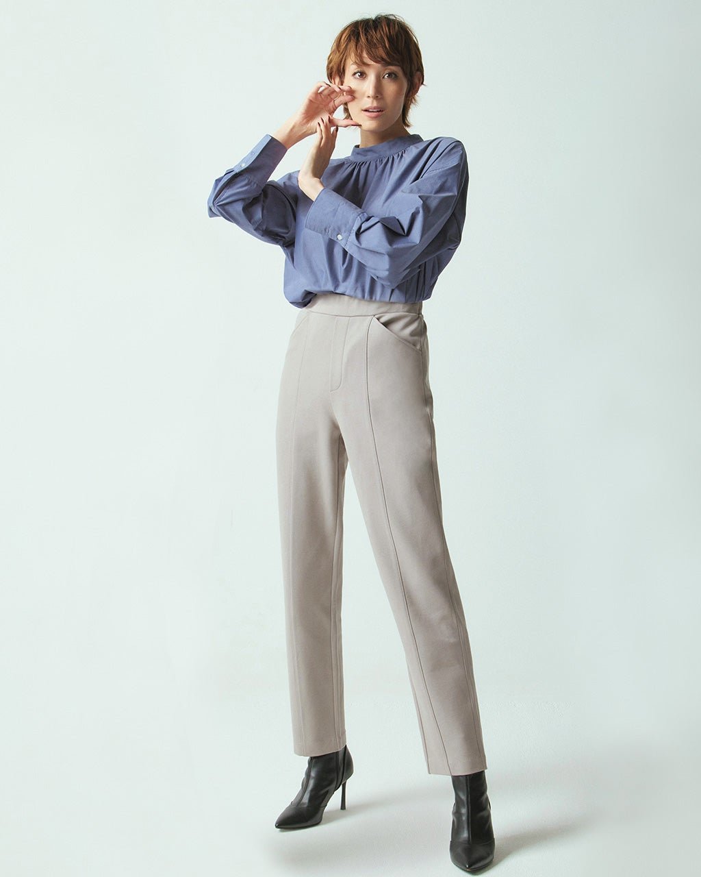 【ドゥクラッセ/DoCLASSE】のプレミアサーモ・テーパードパンツ インテリア・キッズ・メンズ・レディースファッション・服の通販 founy(ファニー) 　ファッション　Fashion　レディースファッション　Fashion for Women　パンツ　Pants & Trousers　ストレッチ　Stretch, Stretchy Fabric　センター　Center, Center Line　テーパード　Tapered, Tapered Pants　定番　Standard, Basic Item　エレガント 上品　Elegant　ビジネス 仕事 通勤　Business / Work / Commuting　グレーベージュ|ID: prp329100004920005 ipo3291000000036911798