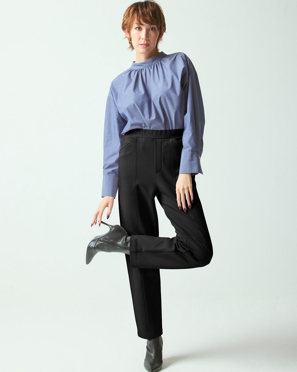 【ドゥクラッセ/DoCLASSE】のプレミアサーモ・テーパードパンツ インテリア・キッズ・メンズ・レディースファッション・服の通販 founy(ファニー) 　ファッション　Fashion　レディースファッション　Fashion for Women　パンツ　Pants & Trousers　ストレッチ　Stretch, Stretchy Fabric　センター　Center, Center Line　テーパード　Tapered, Tapered Pants　定番　Standard, Basic Item　エレガント 上品　Elegant　ビジネス 仕事 通勤　Business / Work / Commuting　ブラック|ID: prp329100004920005 ipo3291000000036911799