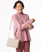 【ドゥクラッセ/DoCLASSE】のピュアカシミヤ・切替ハイネック ライトピンク|ID: prp329100004920012 ipo3291000000037093647