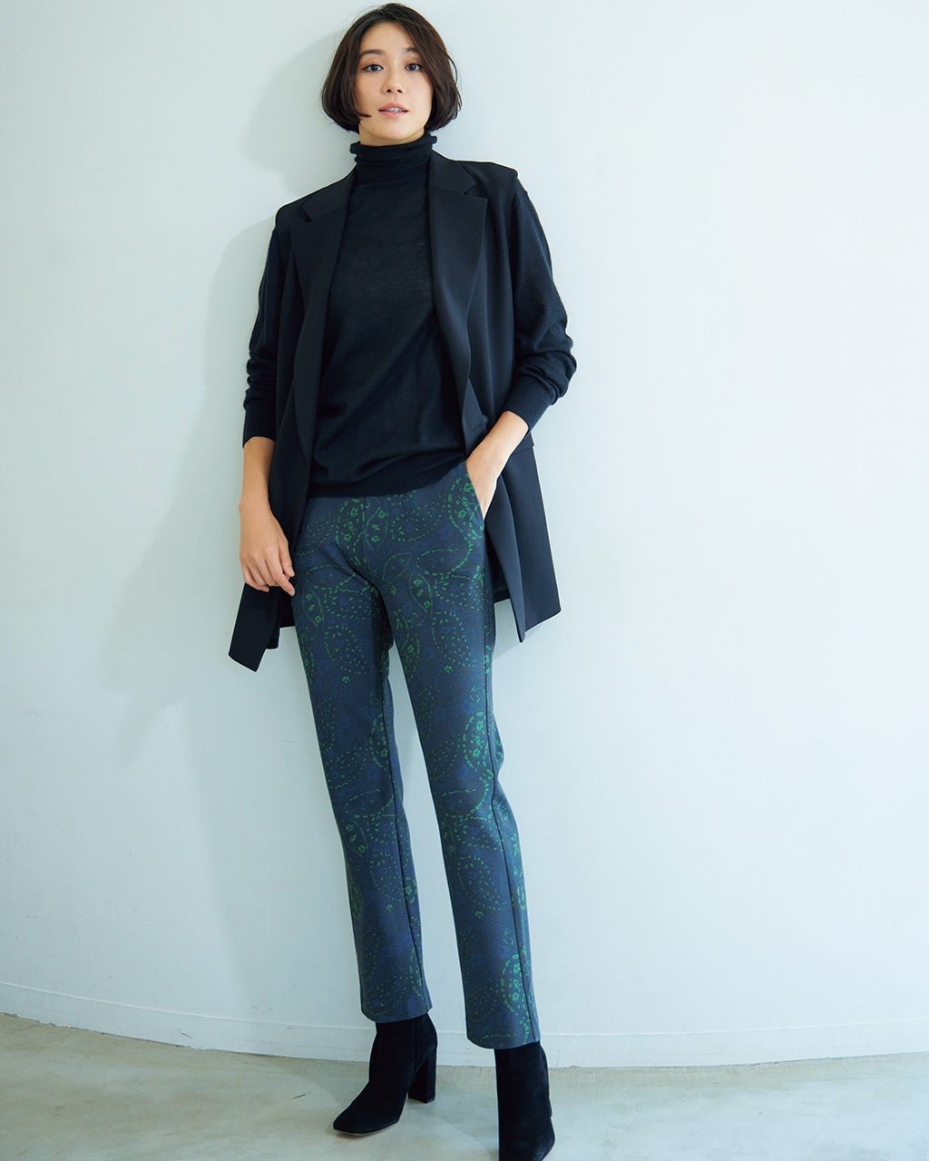 【ドゥクラッセ/DoCLASSE】のプレミアサーモN・スリムストレート68cm インテリア・キッズ・メンズ・レディースファッション・服の通販 founy(ファニー) 　ファッション　Fashion　レディースファッション　Fashion for Women　パンツ　Pants & Trousers　ストレッチ　Stretch, Stretchy Fabric　ストレート　Straight, Straight Cut　スリム　Slim, Slim Fit　タイツ　Tights, Legwear　人気　Popular, Best Seller　ポケット　Pocket, Pocket Detail　ワイド　Wide, Wide Fit　エレガント 上品　Elegant　ネイビーパターン|ID: prp329100004920013 ipo3291000000036911832