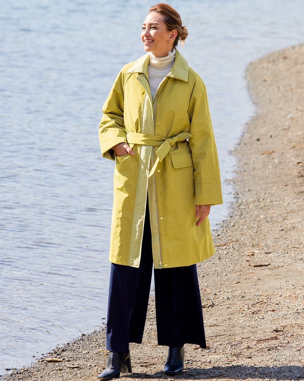 【ドゥクラッセ/DoCLASSE】のマジカルサーモ・配色ステンカラーコート インテリア・キッズ・メンズ・レディースファッション・服の通販 founy(ファニー) 　ファッション　Fashion　レディースファッション　Fashion for Women　アウター　Coat / Outerwear Collection　コート・ロングコート・ピーコート　Long Coats, Peacoats & More　グログラン　Grosgrain, Grosgrain Ribbon　タフタ　Taffeta, Structured Fabric　ダウン　Down, Puffer　フォルム　Silhouette, Form　ベーシック　Basic, Essential　イエローグリーン|ID: prp329100004920020 ipo3291000000036911875