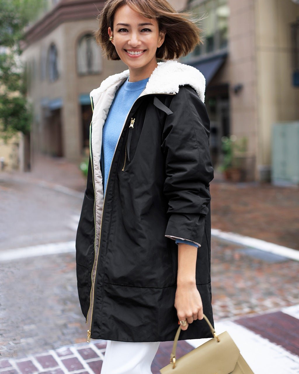 【ドゥクラッセ/DoCLASSE】のマジカルサーモ・ボアフードコート インテリア・キッズ・メンズ・レディースファッション・服の通販 founy(ファニー) 　ファッション　Fashion　レディースファッション　Fashion for Women　アウター　Coat / Outerwear Collection　コート・ロングコート・ピーコート　Long Coats, Peacoats & More　グログラン　Grosgrain, Grosgrain Ribbon　スリム　Slim, Slim Fit　タフタ　Taffeta, Structured Fabric　ダウン　Down, Puffer　トレンド　Trend, Trending Now　フォルム　Silhouette, Form　ミドル　Middle Length, Mid Height　リバーシブル　Reversible, Two-Sided　エレガント 上品　Elegant　ブラック|ID: prp329100004920023 ipo3291000000036911891