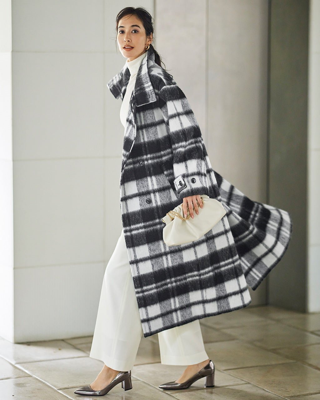 【ドゥクラッセ/DoCLASSE】のシャギーチェック・スタンドカラーコート 人気、トレンドファッション・服の通販 founy(ファニー) 　ファッション　Fashion　レディースファッション　Fashion for Women　アウター　Coat / Outerwear Collection　コート・ロングコート・ピーコート　Long Coats, Peacoats & More　クラシカル　Classical, Vintage-Inspired　スタンド　Stand Collar, Upright Stand　ダブル　Double, Double-Breasted　チェック　Check, Plaid, Tartan　トレンド　Trend, Trending Now　フロント　Front, Front Design　モノトーン　Monotone, Black and White　 other-1|ID: prp329100004920038 ipo3291000000036911964