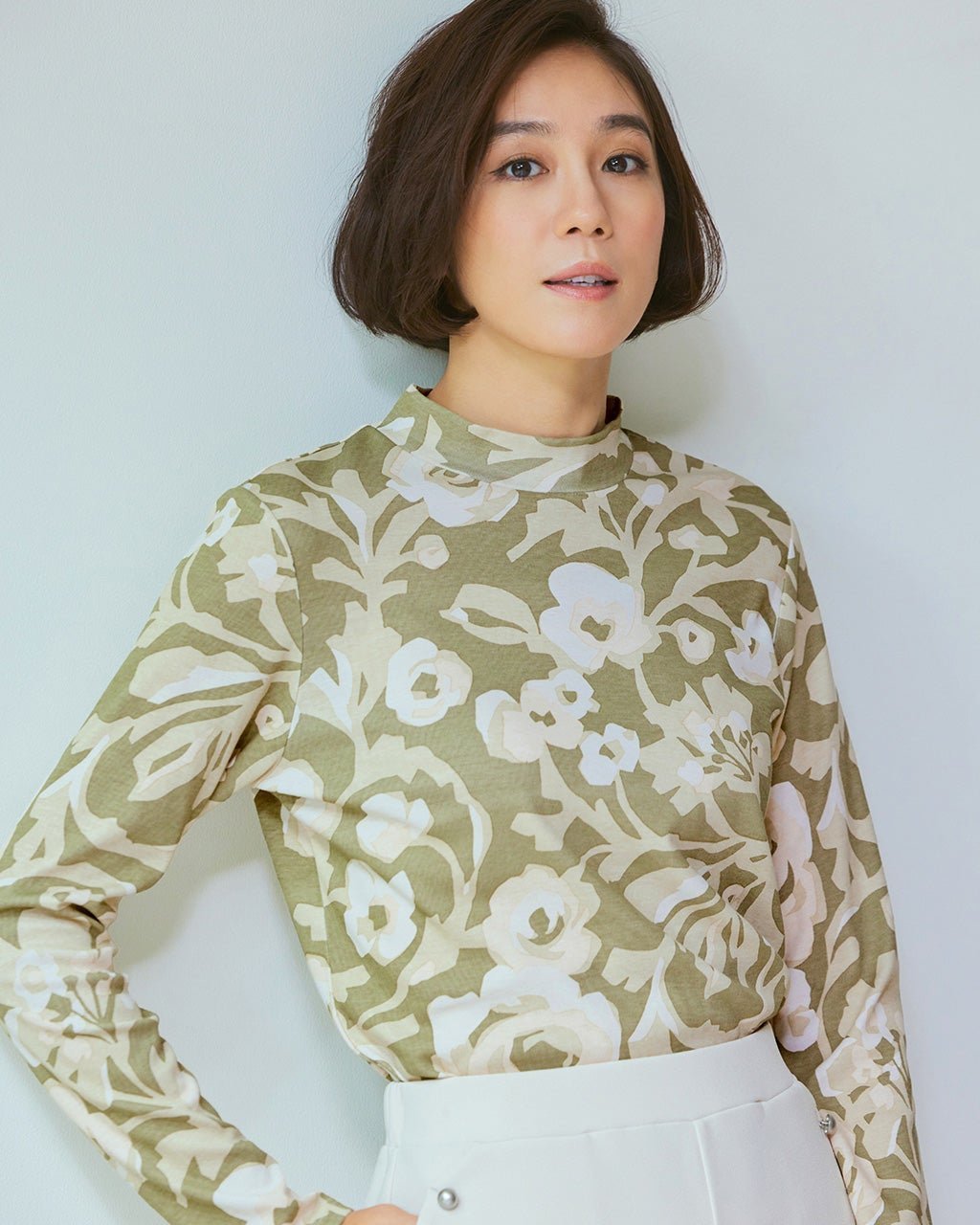 【ドゥクラッセ/DoCLASSE】の超長綿ハイネック/モダン柄 インテリア・キッズ・メンズ・レディースファッション・服の通販 founy(ファニー) 　ファッション　Fashion　レディースファッション　Fashion for Women　トップス・カットソー　Cut & Sew Tops　シャツ・ブラウス・オフィスカジュアル　Elegant Blouses & Button-Ups　ロングTシャツ・Tシャツ　Longline T-Shirts & Tees　カットソー・ベーシックTシャツ　Cut-and-Sewn Tops / Stretch Tees & Basics　なめらか　Smooth, Silky Texture　カットソー　Cut and Sewn Top　ハイネック　High Neck, Mock Neck　ペイズリー　Paisley, Ethnic Pattern　ボタニカル　Botanical, Floral Pattern　モダン　Modern, Contemporary　トープXベージュ|ID: prp329100004920085 ipo3291000000036912224