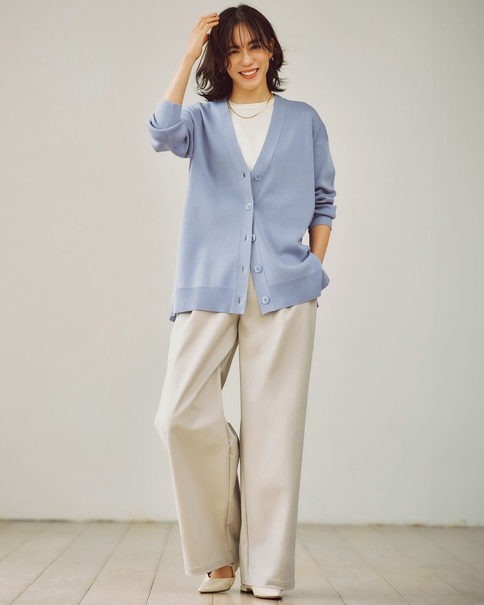 【ドゥクラッセ/DoCLASSE】のVネック・サイドスリットカーディガン インテリア・キッズ・メンズ・レディースファッション・服の通販 founy(ファニー) https://founy.com/ ファッション Fashion レディースファッション Fashion for Women トップス・カットソー Cut & Sew Tops カーディガン・羽織り Layered Style Cardigans Vネックトップス V-Neck Tops / V-Cut Neckline Shirts なめらか Smooth, Silky Texture カーディガン Cardigan, Knitwear スリット Slit, Slit Detail フォルム Silhouette, Form ボトム Bottoms, Lower Wear ポケット Pocket, Pocket Detail ロング Long, Long-Length ワイド Wide, Wide Fit 人気 Popular, Best Seller |ID: prp329100004920112 ipo3291000000037101632