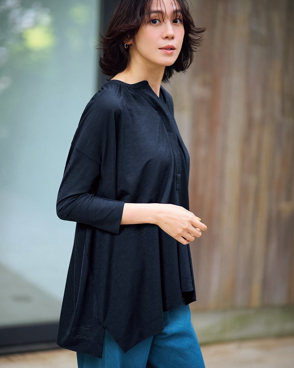 【ドゥクラッセ/DoCLASSE】のUVスラブ・フレアロングブラウス インテリア・キッズ・メンズ・レディースファッション・服の通販 founy(ファニー) 　ファッション　Fashion　レディースファッション　Fashion for Women　トップス・カットソー　Cut & Sew Tops　シャツ・ブラウス・オフィスカジュアル　Elegant Blouses & Button-Ups　エレガント 上品　Elegant　スキッパー　Skipper, Open Collar　チュニック　Tunic, Long Top　ドレープ　Drape, Draping Fabric　旅行　Travel　ネイビー|ID: prp329100004920131 ipo3291000000036912465