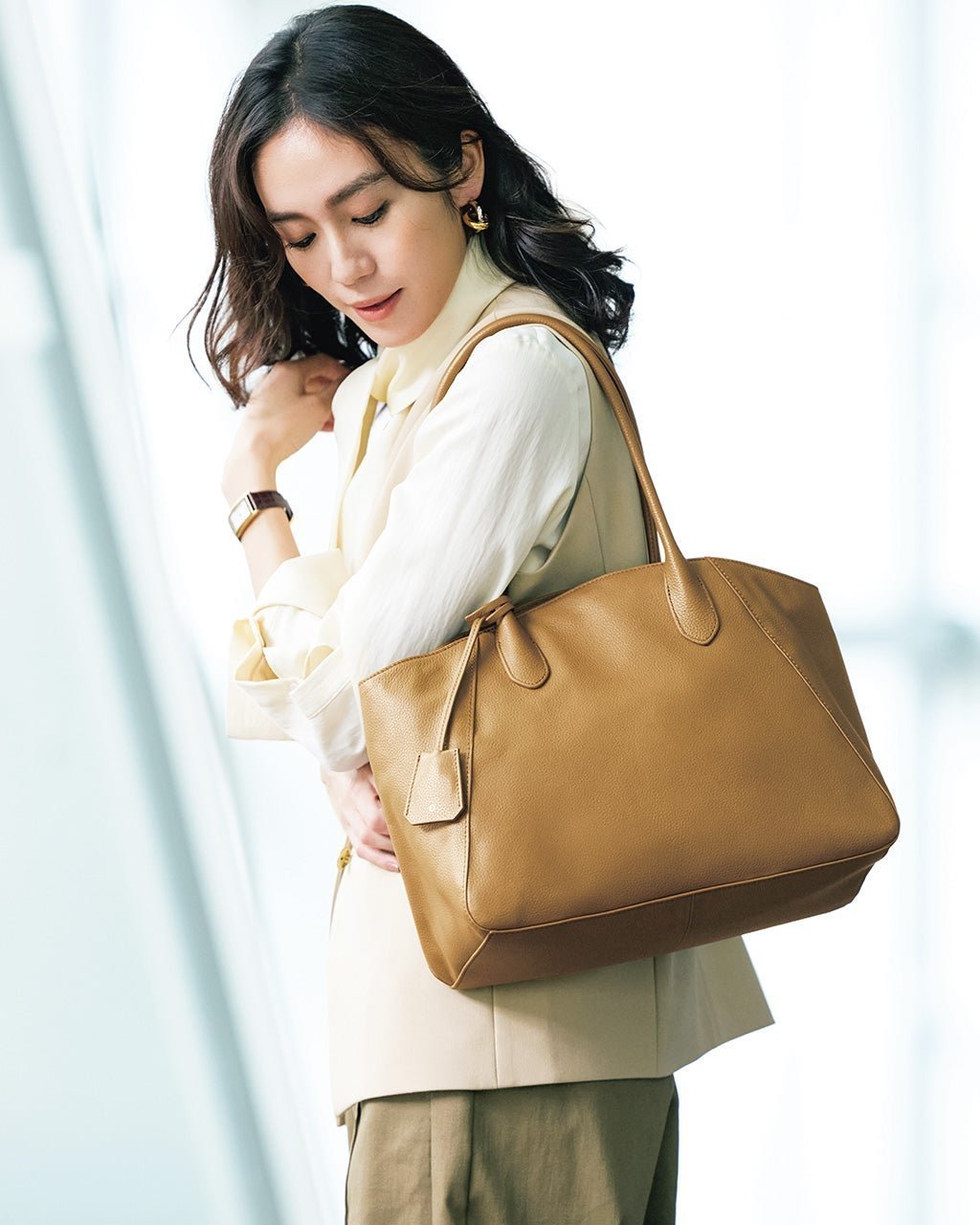 【ドゥクラッセ/DoCLASSE】の本革・エアートートバッグM インテリア・キッズ・メンズ・レディースファッション・服の通販 founy(ファニー) 　ファッション　Fashion　レディースファッション　Fashion for Women　バッグ　Bags　レイングッズ・傘・晴雨兼用傘　Umbrellas & Rain Gear　人気　Popular, Best Seller　日傘　Parasol, UV Umbrella　キャメル|ID: prp329100004920133 ipo3291000000036912475