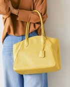 【ドゥクラッセ/DoCLASSE】の本革・エアートートバッグM ライトイエロー|ID: prp329100004920133 ipo3291000000036912480