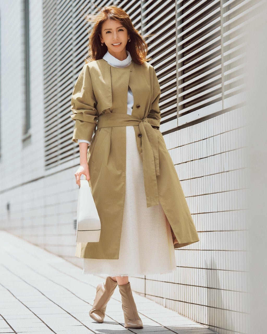 【ドゥクラッセ/DoCLASSE】の光沢ギャバジン・ノーカラートレンチコート 人気、トレンドファッション・服の通販 founy(ファニー) 　ファッション　Fashion　レディースファッション　Fashion for Women　アウター　Coat / Outerwear Collection　コート・ロングコート・ピーコート　Long Coats, Peacoats & More　トレンチコート / 春秋の定番アウター　Trench Coats　ストール　Stole, Wrap　タートル　Turtleneck, Turtle Collar　トレンチ　Trench, Trench Coat　エレガント 上品　Elegant　ビジネス 仕事 通勤　Business / Work / Commuting　 other-1|ID: prp329100004920136 ipo3291000000036912498