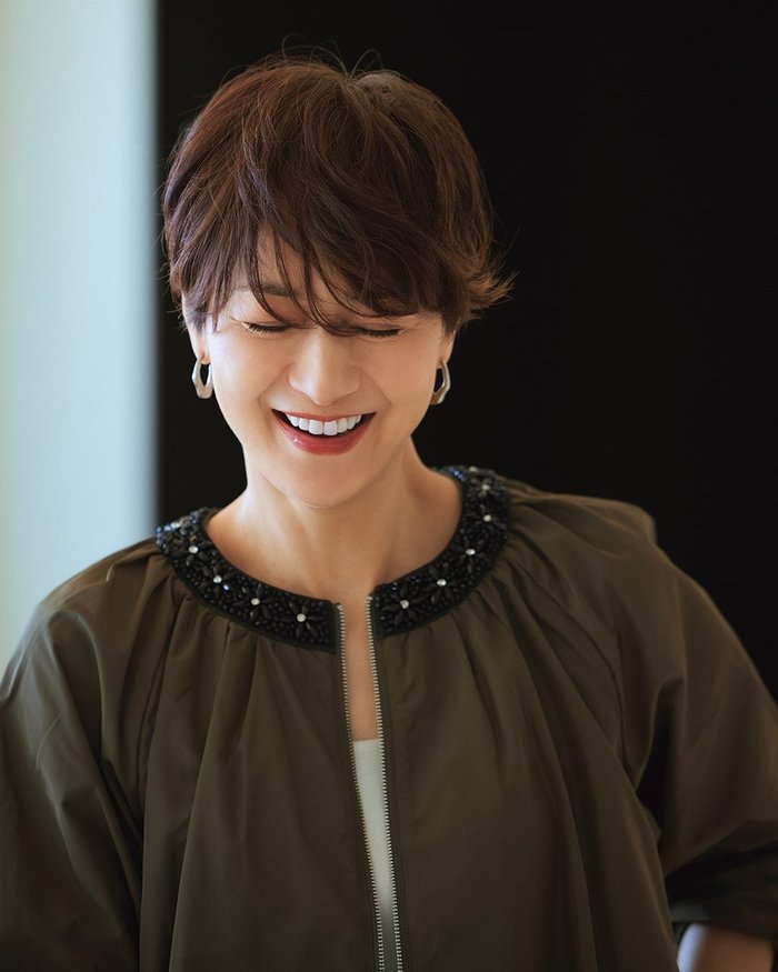 【ドゥクラッセ/DoCLASSE】のビジュートリム・タフタブルゾン インテリア・キッズ・メンズ・レディースファッション・服の通販 founy(ファニー) https://founy.com/ ファッション Fashion レディースファッション Fashion for Women アウター Coat / Outerwear Collection レディースジャケット・軽アウター Jackets ブルゾンジャケット・スポーティアウター Blouson Jackets 秋 Autumn ギャザー Gathered, Ruffled ジップアップ Zip-Up, Full Zip ジャケット Jacket, Outerwear スリーブ Sleeve, Long Sleeve / Short Sleeve タフタ Taffeta, Structured Fabric ドローコード Drawcord, Drawstring Cord 人気 Popular, Best Seller ビジュー Bijou, Jewel-like Accent フォルム Silhouette, Form ブルゾン Blouson, Bomber Jacket モチーフ Motif, Design Theme 旅行 Travel |ID: prp329100004920140 ipo3291000000037099157