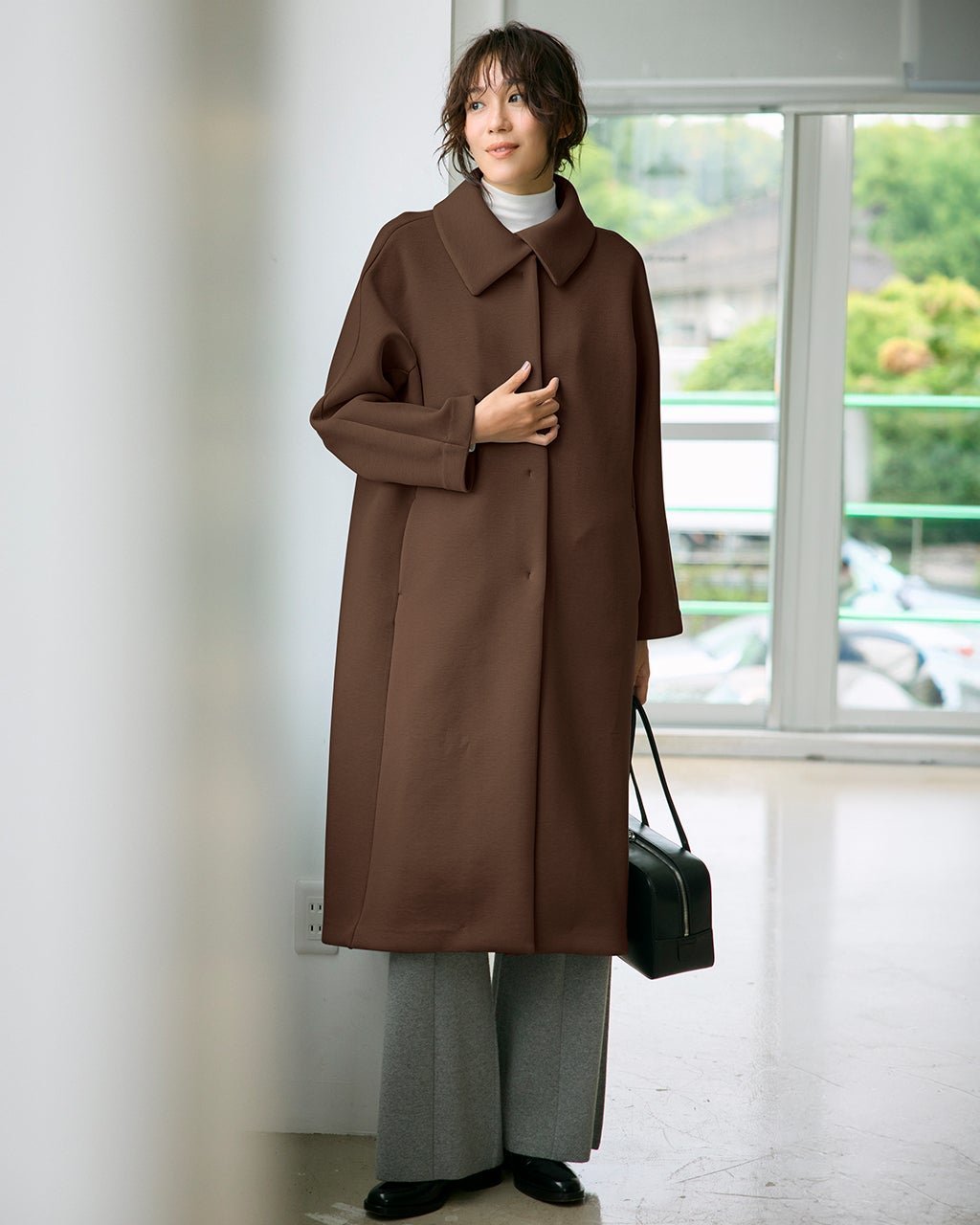 【ドゥクラッセ/DoCLASSE】のライトフォルム・ビッグカラーコート インテリア・キッズ・メンズ・レディースファッション・服の通販 founy(ファニー) 　ファッション　Fashion　レディースファッション　Fashion for Women　アウター　Coat / Outerwear Collection　コート・ロングコート・ピーコート　Long Coats, Peacoats & More　なめらか　Smooth, Silky Texture　カットソー　Cut and Sewn Top　ストレッチ　Stretch, Stretchy Fabric　フェミニン　Feminine, Girly　ロング　Long, Long-Length　エレガント 上品　Elegant　ブラウン|ID: prp329100004920153 ipo3291000000036912570