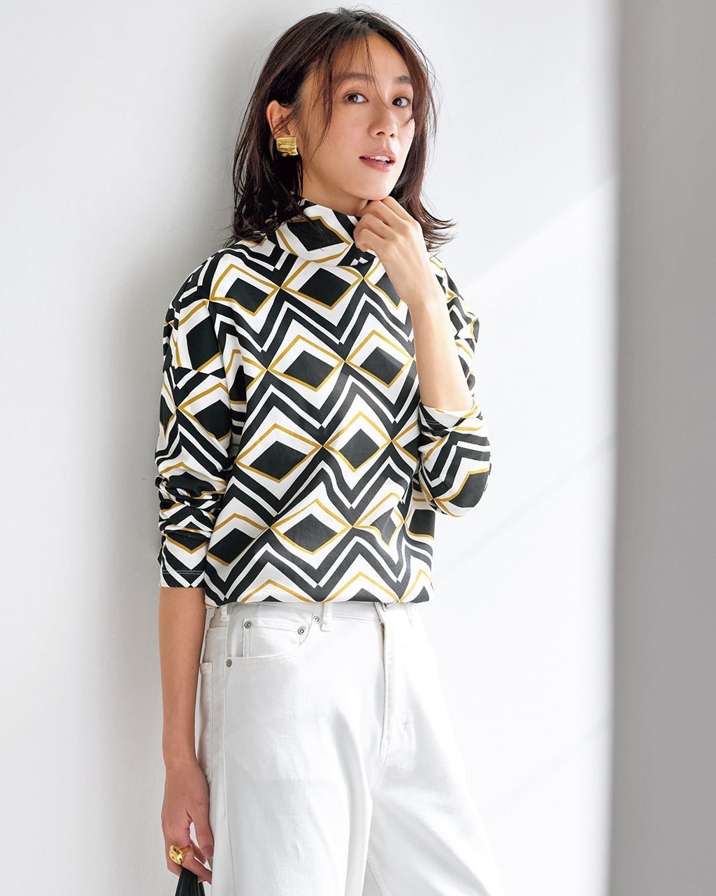 【ドゥクラッセ/DoCLASSE】の超長綿・抜け感ハイネック/総柄 インテリア・キッズ・メンズ・レディースファッション・服の通販 founy(ファニー) 　ファッション　Fashion　レディースファッション　Fashion for Women　トップス・カットソー　Cut & Sew Tops　シャツ・ブラウス・オフィスカジュアル　Elegant Blouses & Button-Ups　ロングTシャツ・Tシャツ　Longline T-Shirts & Tees　カットソー・ベーシックTシャツ　Cut-and-Sewn Tops / Stretch Tees & Basics　なめらか　Smooth, Silky Texture　カットソー　Cut and Sewn Top　ハイネック　High Neck, Mock Neck　プリント　Print, Printed Pattern　人気　Popular, Best Seller　オフホワイトxブラック|ID: prp329100004920161 ipo3291000000036912609