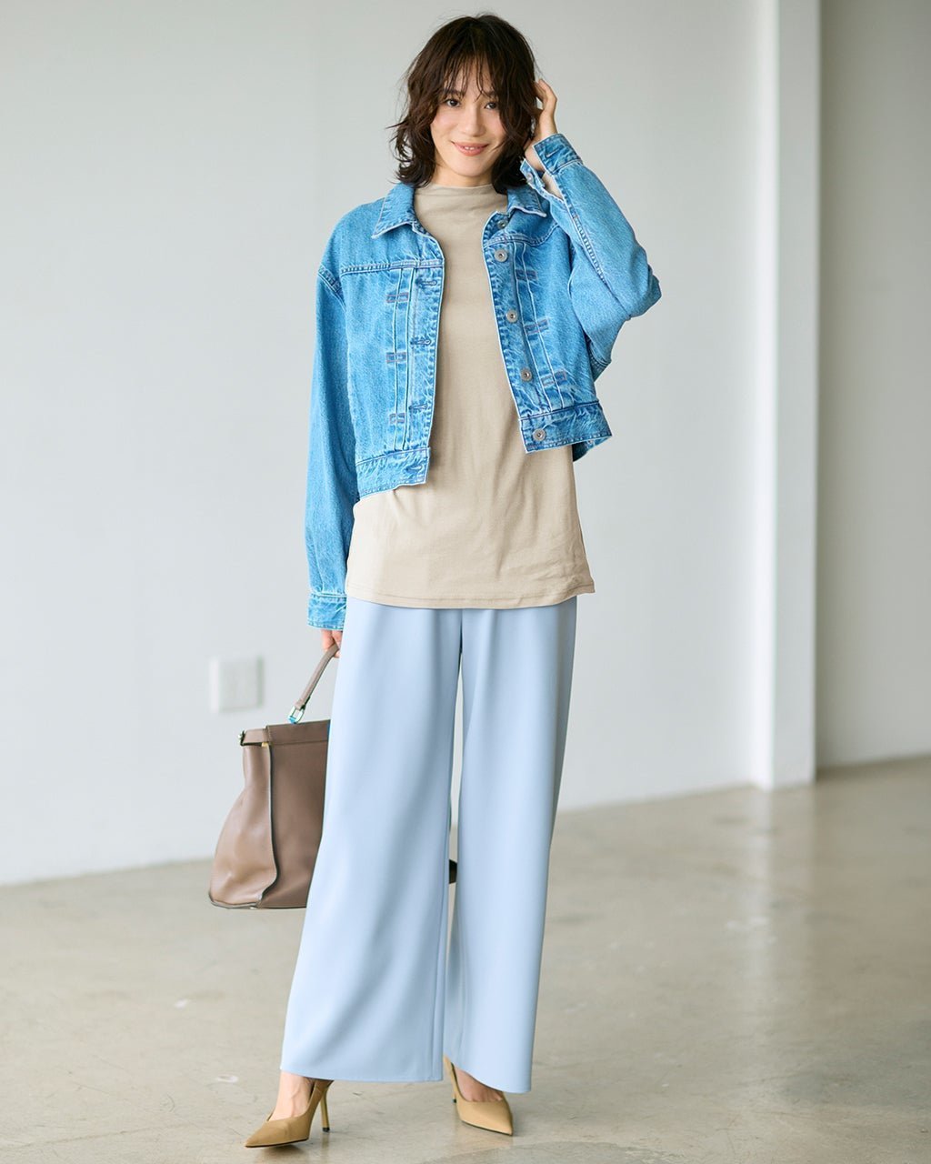 【ドゥクラッセ/DoCLASSE】のコットンガーゼ・ファネルネック/長袖 インテリア・キッズ・メンズ・レディースファッション・服の通販 founy(ファニー) 　ファッション　Fashion　レディースファッション　Fashion for Women　トップス・カットソー　Cut & Sew Tops　シャツ・ブラウス・オフィスカジュアル　Elegant Blouses & Button-Ups　ロングTシャツ・Tシャツ　Longline T-Shirts & Tees　カットソー・ベーシックTシャツ　Cut-and-Sewn Tops / Stretch Tees & Basics　カットソー　Cut and Sewn Top　ショルダー　Shoulder, Shoulder Strap　スタイリッシュ　Stylish, Fashionable　ドレープ　Drape, Draping Fabric　ドロップ　Drop Shoulder, Dropped Style　モダン　Modern, Contemporary　長袖　Long Sleeve, Full Sleeve　グレージュ|ID: prp329100004920164 ipo3291000000036912631