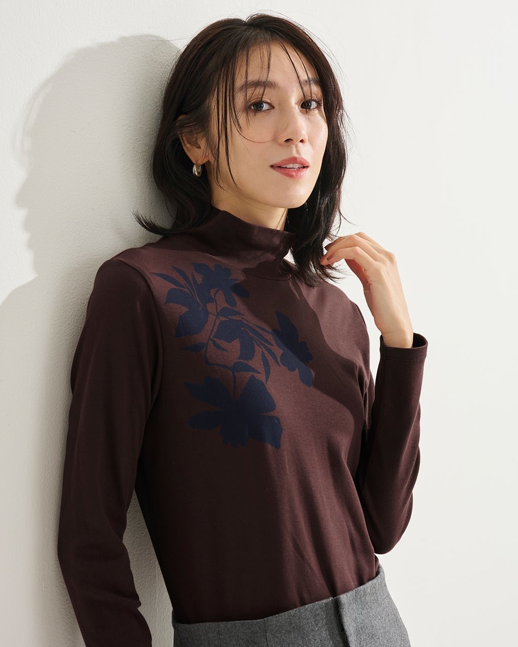 【ドゥクラッセ/DoCLASSE】の超長綿・ハイネック/プリント インテリア・キッズ・メンズ・レディースファッション・服の通販 founy(ファニー) 　ファッション　Fashion　レディースファッション　Fashion for Women　トップス・カットソー　Cut & Sew Tops　シャツ・ブラウス・オフィスカジュアル　Elegant Blouses & Button-Ups　ロングTシャツ・Tシャツ　Longline T-Shirts & Tees　カットソー・ベーシックTシャツ　Cut-and-Sewn Tops / Stretch Tees & Basics　なめらか　Smooth, Silky Texture　カットソー　Cut and Sewn Top　チュニック　Tunic, Long Top　ハイネック　High Neck, Mock Neck　フレア　Flare, Flared　プリント　Print, Printed Pattern　ダークパターン|ID: prp329100004920165 ipo3291000000036912640