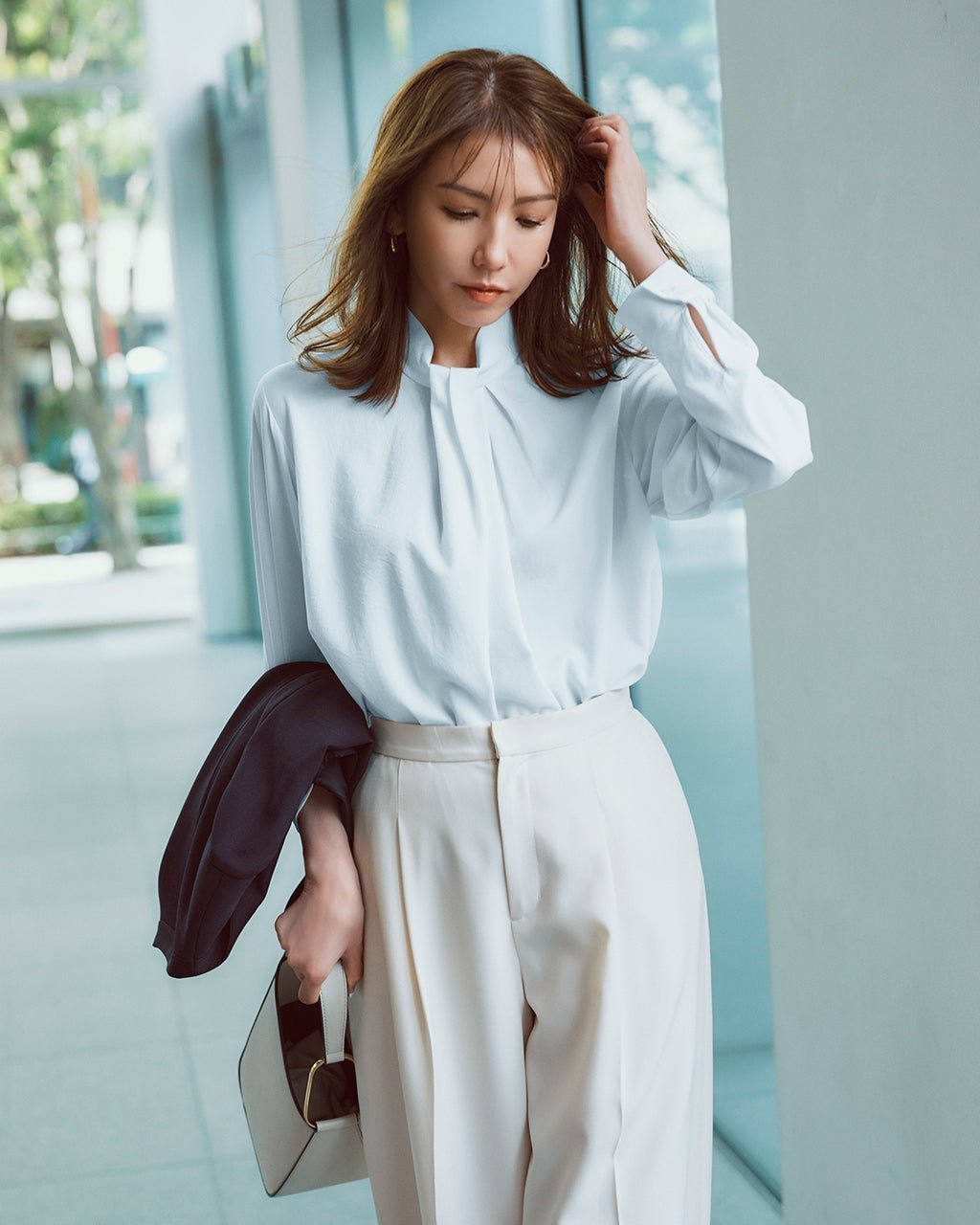 【ドゥクラッセ/DoCLASSE】のストレッチジョーゼット・スタンドボウタイブラウス インテリア・キッズ・メンズ・レディースファッション・服の通販 founy(ファニー) 　ファッション　Fashion　レディースファッション　Fashion for Women　トップス・カットソー　Cut & Sew Tops　シャツ・ブラウス・オフィスカジュアル　Elegant Blouses & Button-Ups　ジョーゼット　Georgette, Semi-Sheer Fabric　スタンド　Stand Collar, Upright Stand　ストレッチ　Stretch, Stretchy Fabric　リボン　Ribbon, Bow　ビジネス 仕事 通勤　Business / Work / Commuting　ホワイト|ID: prp329100004920170 ipo3291000000036912660