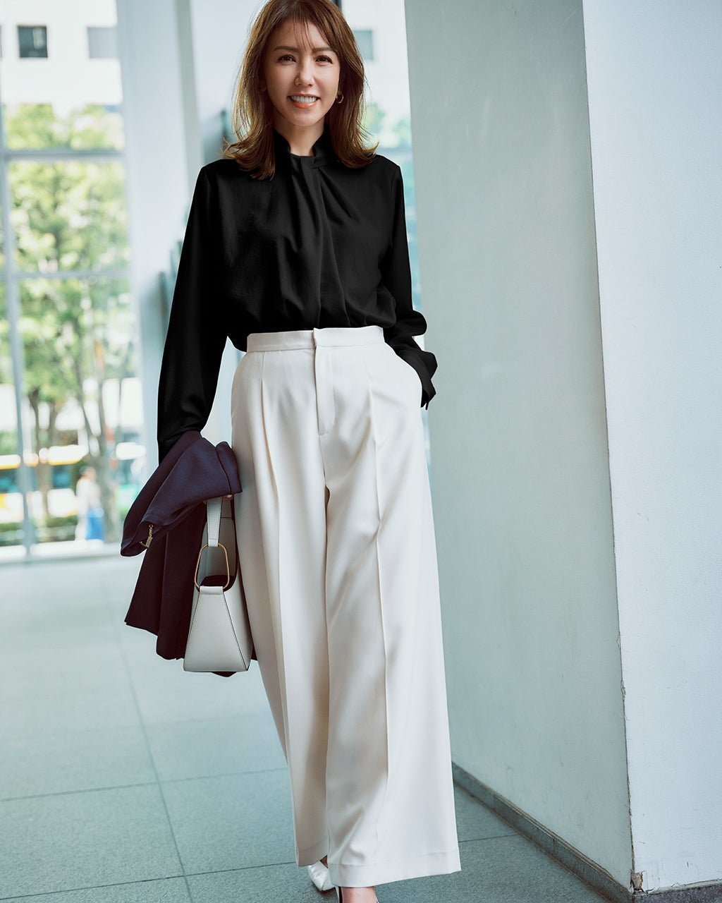 【ドゥクラッセ/DoCLASSE】のストレッチジョーゼット・スタンドボウタイブラウス インテリア・キッズ・メンズ・レディースファッション・服の通販 founy(ファニー) 　ファッション　Fashion　レディースファッション　Fashion for Women　トップス・カットソー　Cut & Sew Tops　シャツ・ブラウス・オフィスカジュアル　Elegant Blouses & Button-Ups　ジョーゼット　Georgette, Semi-Sheer Fabric　スタンド　Stand Collar, Upright Stand　ストレッチ　Stretch, Stretchy Fabric　リボン　Ribbon, Bow　ビジネス 仕事 通勤　Business / Work / Commuting　ブラック|ID: prp329100004920170 ipo3291000000036912663