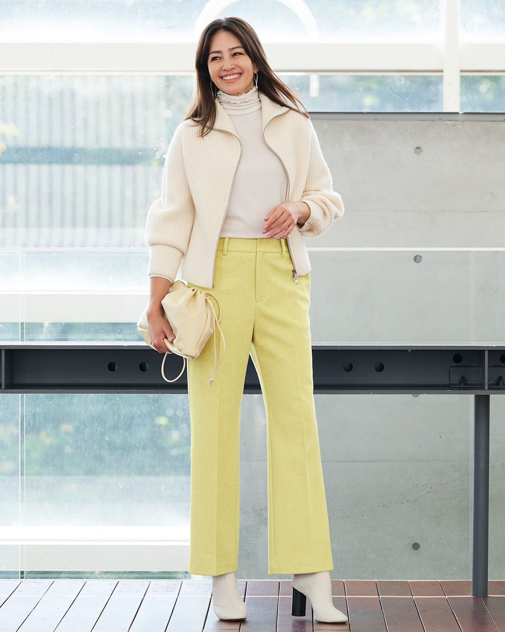 【ドゥクラッセ/DoCLASSE】のウォームストレッチ・ストレート 人気、トレンドファッション・服の通販 founy(ファニー) 　ファッション　Fashion　レディースファッション　Fashion for Women　パンツ　Pants & Trousers　ウォーム　Warm Fabric　カッティング　Cutting Detail　カットソー　Cut and Sewn Top　ストレッチ　Stretch, Stretchy Fabric　ストレート　Straight, Straight Cut　センター　Center, Center Line　ループ　Loop, Loop Knit　エレガント 上品　Elegant　 other-1|ID: prp329100004920177 ipo3291000000037023528