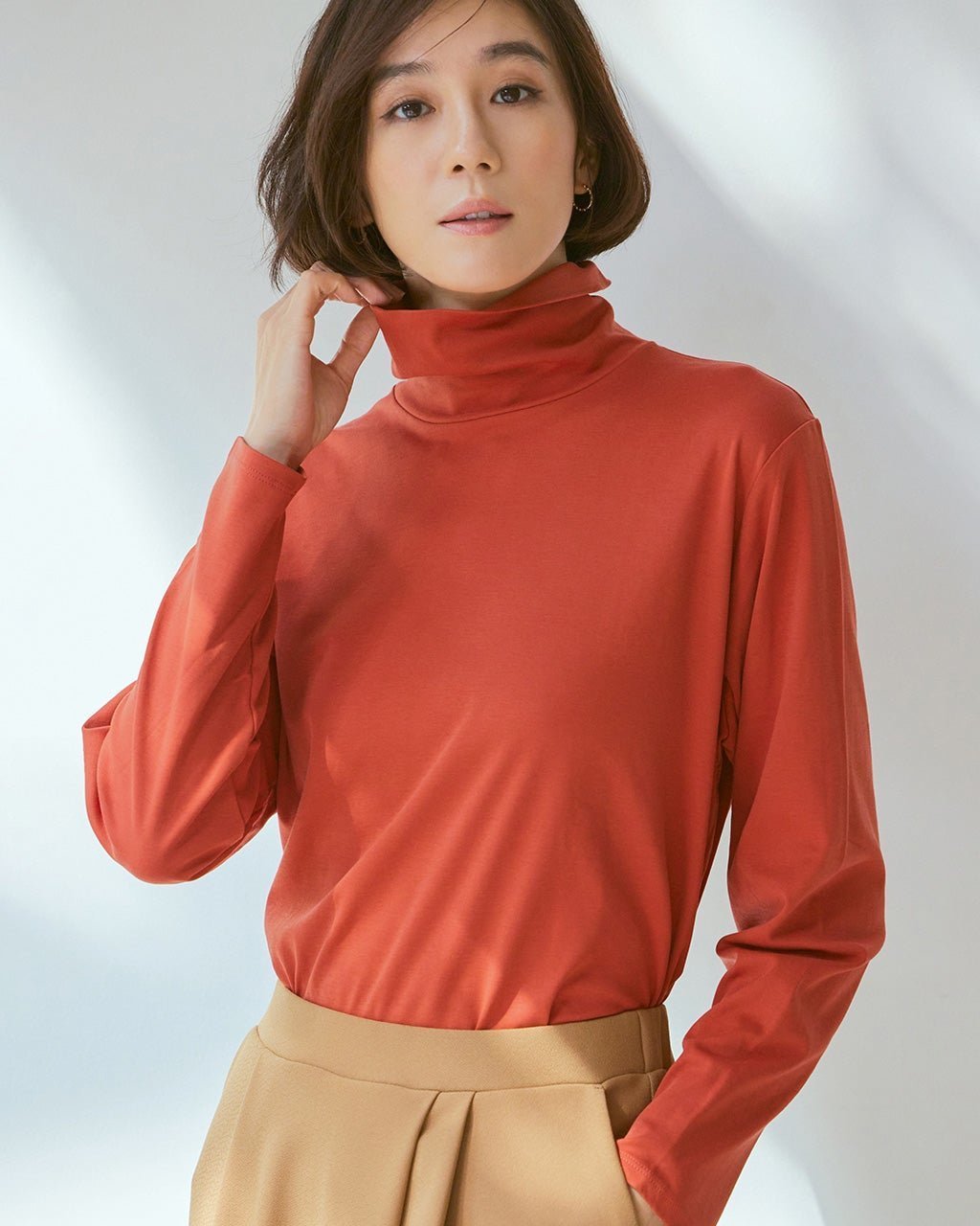 【ドゥクラッセ/DoCLASSE】の超長綿タートルネック/無地 インテリア・キッズ・メンズ・レディースファッション・服の通販 founy(ファニー) 　ファッション　Fashion　レディースファッション　Fashion for Women　トップス・カットソー　Cut & Sew Tops　シャツ・ブラウス・オフィスカジュアル　Elegant Blouses & Button-Ups　ロングTシャツ・Tシャツ　Longline T-Shirts & Tees　カットソー・ベーシックTシャツ　Cut-and-Sewn Tops / Stretch Tees & Basics　タートルネック・ハイネックトップス　Turtlenecks & High-Neck Tops　なめらか　Smooth, Silky Texture　カットソー　Cut and Sewn Top　タートルネック　Turtleneck, High Neck　チェック　Check, Plaid, Tartan　人気　Popular, Best Seller　定番　Standard, Basic Item　無地　Plain, Solid Color　コニャック|ID: prp329100004920188 ipo3291000000036912765