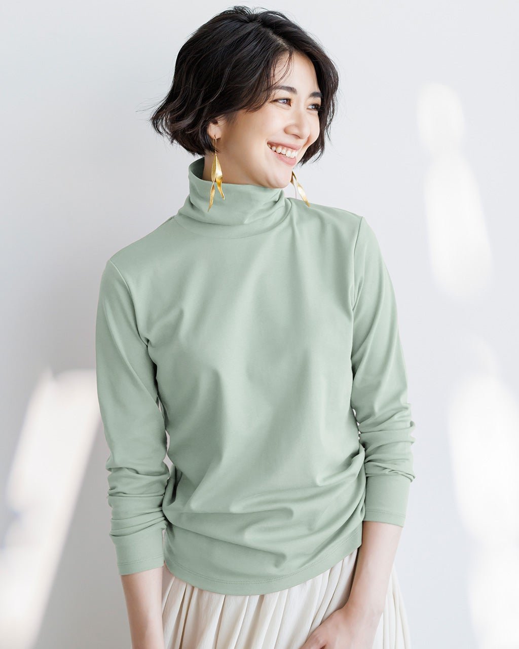 【ドゥクラッセ/DoCLASSE】の超長綿タートルネック/無地 インテリア・キッズ・メンズ・レディースファッション・服の通販 founy(ファニー) 　ファッション　Fashion　レディースファッション　Fashion for Women　トップス・カットソー　Cut & Sew Tops　シャツ・ブラウス・オフィスカジュアル　Elegant Blouses & Button-Ups　ロングTシャツ・Tシャツ　Longline T-Shirts & Tees　カットソー・ベーシックTシャツ　Cut-and-Sewn Tops / Stretch Tees & Basics　タートルネック・ハイネックトップス　Turtlenecks & High-Neck Tops　なめらか　Smooth, Silky Texture　カットソー　Cut and Sewn Top　タートルネック　Turtleneck, High Neck　チェック　Check, Plaid, Tartan　人気　Popular, Best Seller　定番　Standard, Basic Item　無地　Plain, Solid Color　グリーングレー|ID: prp329100004920188 ipo3291000000036912769