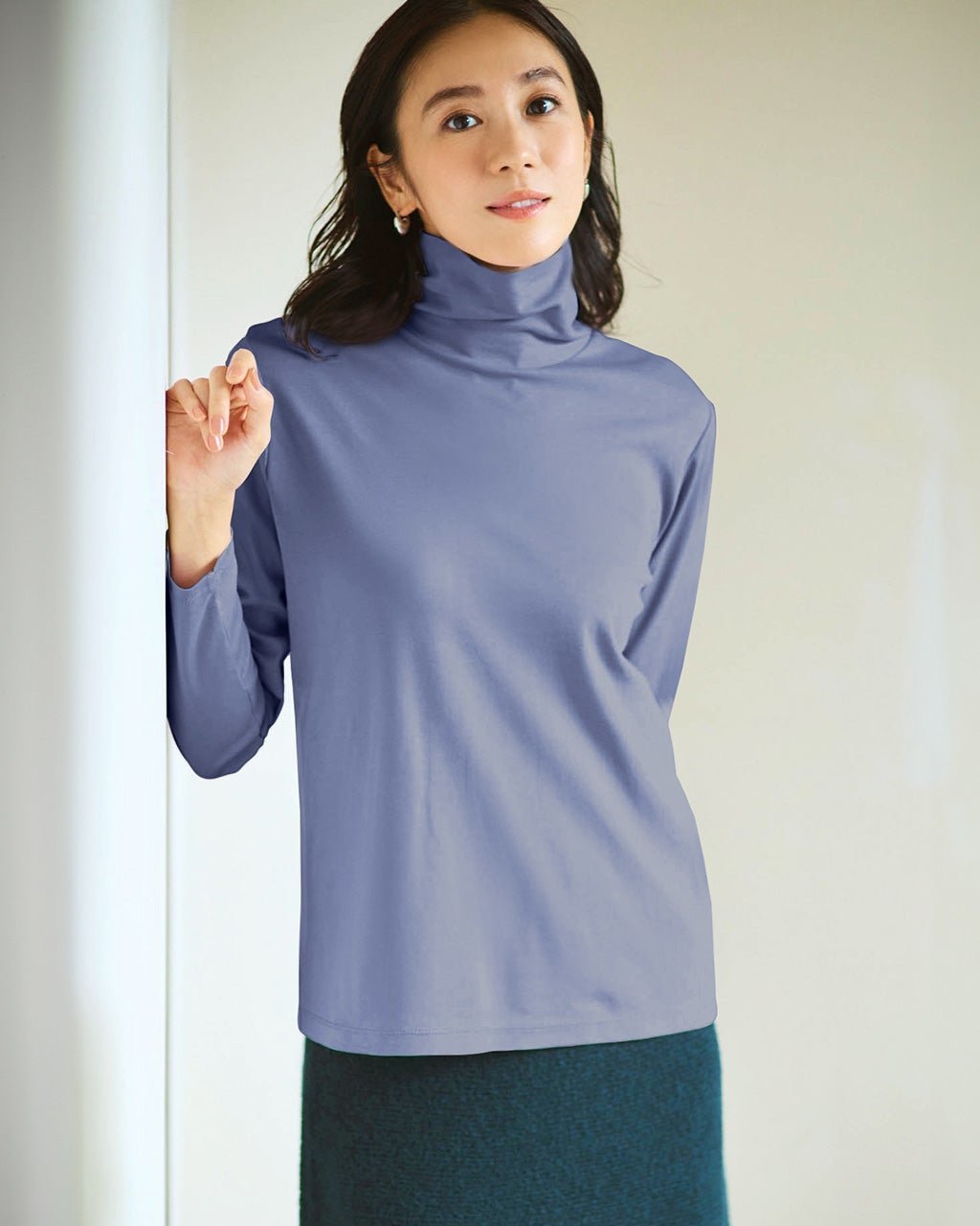 【ドゥクラッセ/DoCLASSE】の超長綿タートルネック/無地 インテリア・キッズ・メンズ・レディースファッション・服の通販 founy(ファニー) 　ファッション　Fashion　レディースファッション　Fashion for Women　トップス・カットソー　Cut & Sew Tops　シャツ・ブラウス・オフィスカジュアル　Elegant Blouses & Button-Ups　ロングTシャツ・Tシャツ　Longline T-Shirts & Tees　カットソー・ベーシックTシャツ　Cut-and-Sewn Tops / Stretch Tees & Basics　タートルネック・ハイネックトップス　Turtlenecks & High-Neck Tops　なめらか　Smooth, Silky Texture　カットソー　Cut and Sewn Top　タートルネック　Turtleneck, High Neck　チェック　Check, Plaid, Tartan　人気　Popular, Best Seller　定番　Standard, Basic Item　無地　Plain, Solid Color　ダークブルーグレー|ID: prp329100004920188 ipo3291000000036912771