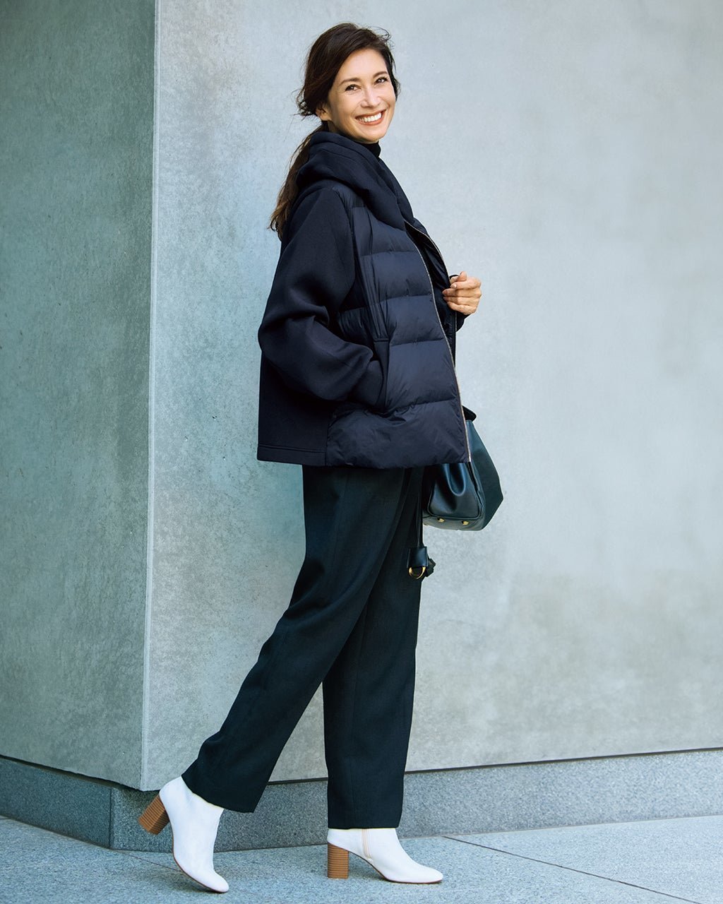 【ドゥクラッセ/DoCLASSE】の異素材エコダウン・フード風ジャケット インテリア・キッズ・メンズ・レディースファッション・服の通販 founy(ファニー) 　ファッション　Fashion　レディースファッション　Fashion for Women　アウター　Coat / Outerwear Collection　レディースジャケット・軽アウター　Jackets　コンビ　Combo, Combination Style　ジャケット　Jacket, Outerwear　スタンド　Stand Collar, Upright Stand　スマート　Smart, Elegant　タフタ　Taffeta, Structured Fabric　ダウン　Down, Puffer　ミッドナイトブルー|ID: prp329100004920195 ipo3291000000037023547