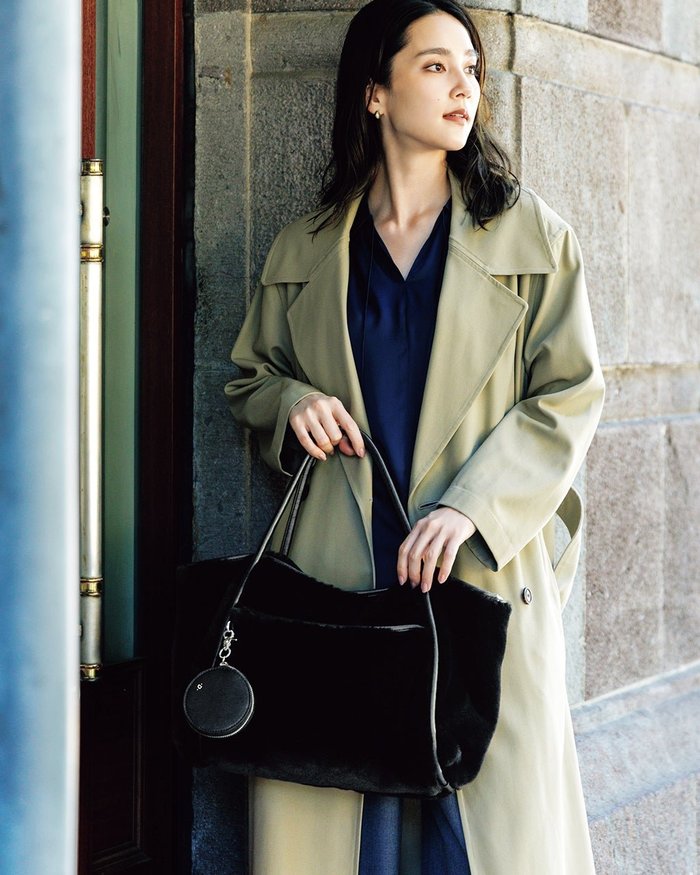 【ドゥクラッセ/DoCLASSE】のエコファー・チャーム付きトートバッグ インテリア・キッズ・メンズ・レディースファッション・服の通販 founy(ファウニー) https://founy.com/ ファッション Fashion レディースファッション Fashion for Women バッグ Bags レイングッズ・傘・晴雨兼用傘 Umbrellas & Rain Gear クッション Cushion, Throw Pillow コンパクト Compact, Small Size 今季 This Season, Current Season チャーム Charm, Pendant トレンド Trend, Trending Now フォルム Silhouette, Form ポケット Pocket, Pocket Detail 日傘 Parasol, UV Umbrella ラウンド Round, Round Neck リップ Lip, Lip Motif ワイド Wide, Wide Fit おすすめ Recommended / Our Picks 旅行 Travel ビジネス 仕事 通勤 Business / Work / Commuting |ID: prp329100004920196 ipo3291000000037255501