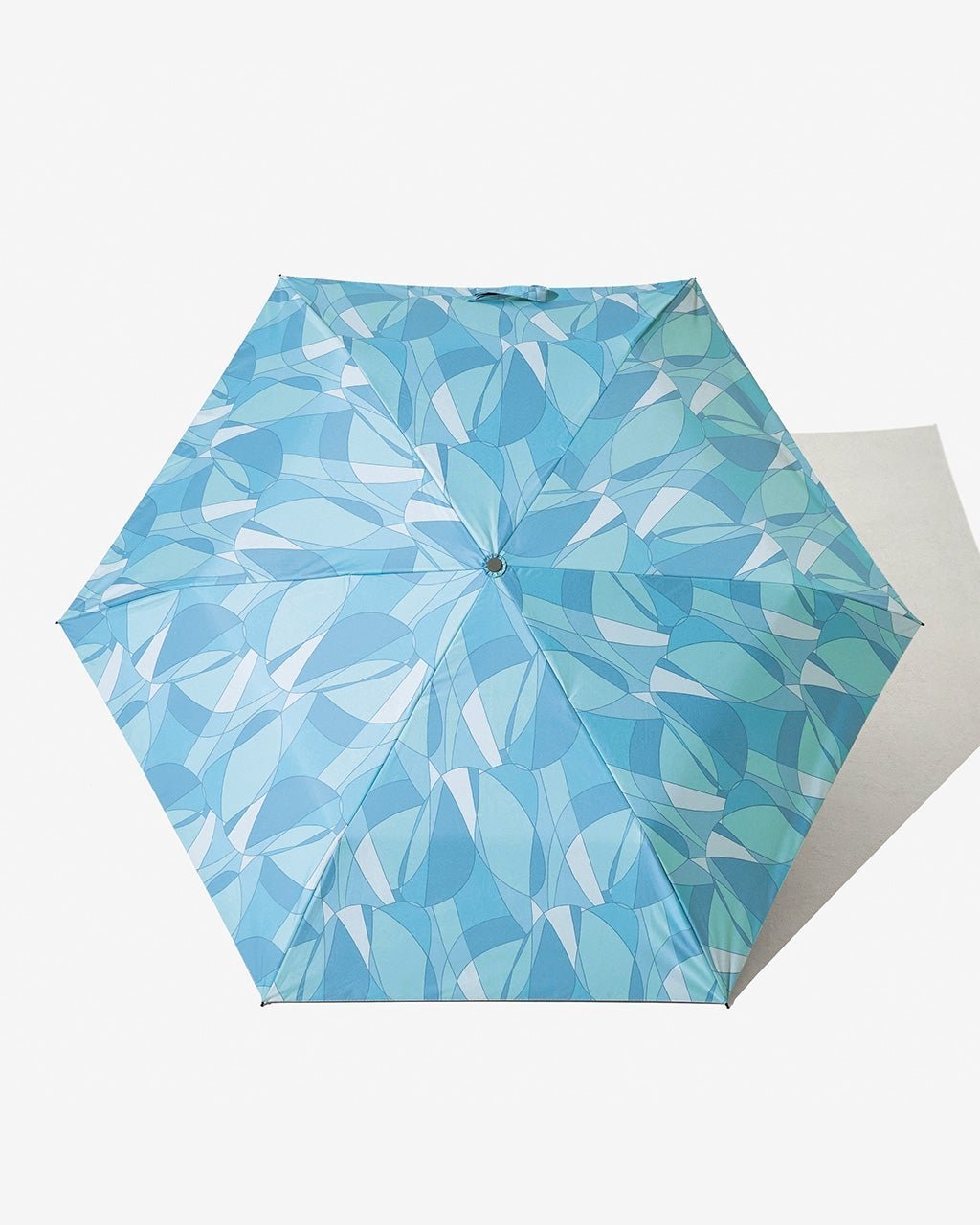 【ドゥクラッセ/DoCLASSE】のパーフェクトシェード100・折り畳み傘 インテリア・キッズ・メンズ・レディースファッション・服の通販 founy(ファニー) 　ファッション　Fashion　レディースファッション　Fashion for Women　レイングッズ・傘・晴雨兼用傘　Umbrellas & Rain Gear　グラス　Glass, Eyewear　コーティング　Coating, Coated Finish　傘　Umbrella, Parasol　巾着　Drawstring Bag, Kinchaku　軽量　Lightweight, Ultra Light　センター　Center, Center Line　透かし　Cut-Out, Lacework　人気　Popular, Best Seller　ブロック　Block, Solid Block Pattern　プリント　Print, Printed Pattern　日傘　Parasol, UV Umbrella　ラベンダー　Lavender　ワンポイント　One Point, Statement Accent　サックス・パターン|ID: prp329100004920258 ipo3291000000036913241