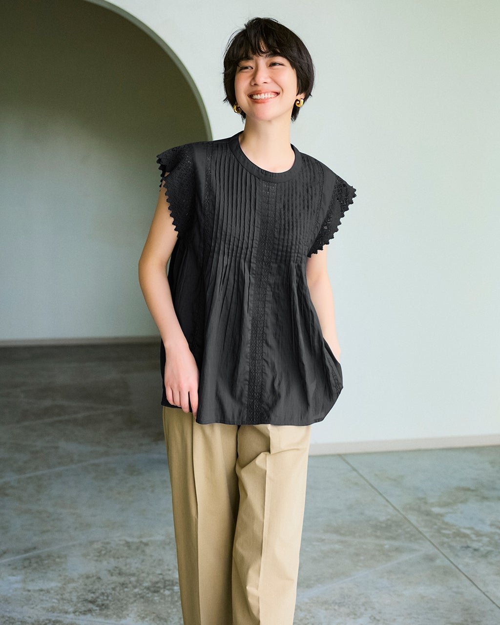 【ドゥクラッセ/DoCLASSE】のコットン混ボイル・ピンタックレースブラウス インテリア・キッズ・メンズ・レディースファッション・服の通販 founy(ファニー) 　ファッション　Fashion　レディースファッション　Fashion for Women　トップス・カットソー　Cut & Sew Tops　シャツ・ブラウス・オフィスカジュアル　Elegant Blouses & Button-Ups　シアー　Sheer, See-Through　センター　Center, Center Line　フレンチ　French, French Style　レース　Lace, Lace Fabric　人気　Popular, Best Seller　夏　Summer　ブラック|ID: prp329100004920267 ipo3291000000036913291