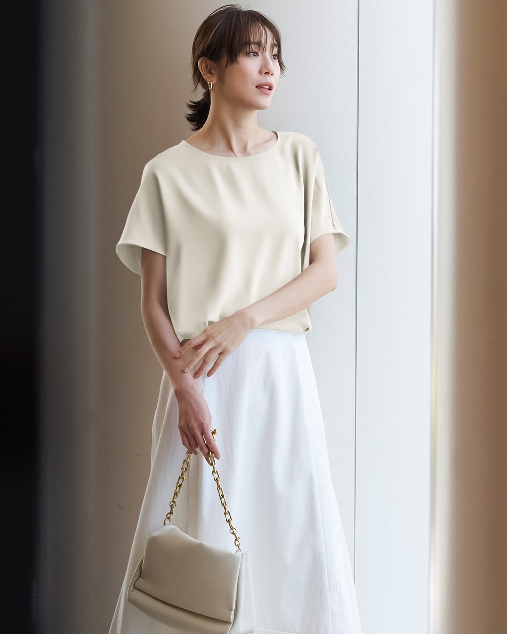 【ドゥクラッセ/DoCLASSE】のジョーゼット・サイド切替えプルオーバー インテリア・キッズ・メンズ・レディースファッション・服の通販 founy(ファニー) 　ファッション　Fashion　レディースファッション　Fashion for Women　トップス・カットソー　Cut & Sew Tops　シャツ・ブラウス・オフィスカジュアル　Elegant Blouses & Button-Ups　ロングTシャツ・Tシャツ　Longline T-Shirts & Tees　カジュアルプルオーバー・ニットトップス　Pullovers & Knit Tops / Casual Pullovers　カットソー・ベーシックTシャツ　Cut-and-Sewn Tops / Stretch Tees & Basics　カットソー　Cut and Sewn Top　サテン　Satin, Glossy Fabric　ジョーゼット　Georgette, Semi-Sheer Fabric　フォルム　Silhouette, Form　エレガント 上品　Elegant　ストーン|ID: prp329100004920289 ipo3291000000036913463