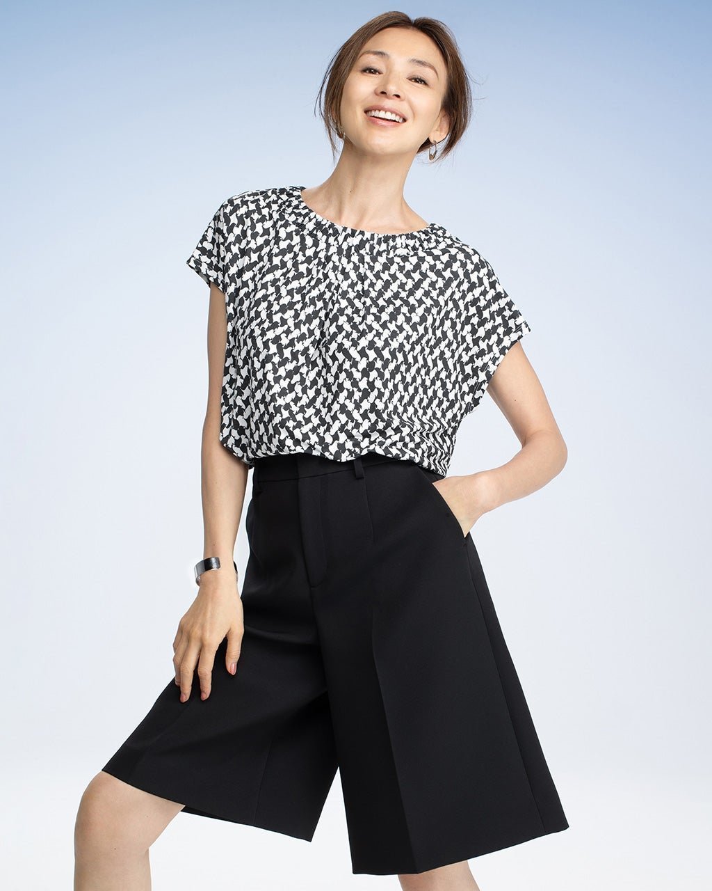 【ドゥクラッセ/DoCLASSE】のUVスラブ・ギャザーネックブラウス 人気、トレンドファッション・服の通販 founy(ファニー) 　ファッション　Fashion　レディースファッション　Fashion for Women　トップス・カットソー　Cut & Sew Tops　シャツ・ブラウス・オフィスカジュアル　Elegant Blouses & Button-Ups　ロングTシャツ・Tシャツ　Longline T-Shirts & Tees　カットソー・ベーシックTシャツ　Cut-and-Sewn Tops / Stretch Tees & Basics　カットソー　Cut and Sewn Top　ギャザー　Gathered, Ruffled　ドレープ　Drape, Draping Fabric　フレンチ　French, French Style　夏　Summer　旅行　Travel　 other-1|ID: prp329100004920302 ipo3291000000036913544