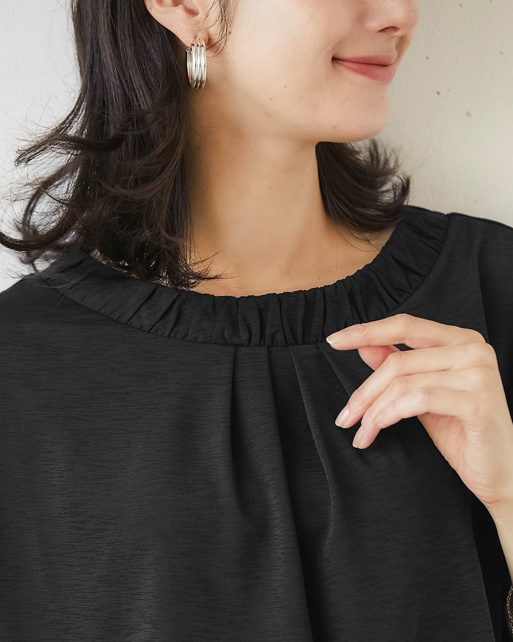 【ドゥクラッセ/DoCLASSE】のUVスラブ・ギャザーネックブラウス インテリア・キッズ・メンズ・レディースファッション・服の通販 founy(ファニー) 　ファッション　Fashion　レディースファッション　Fashion for Women　トップス・カットソー　Cut & Sew Tops　シャツ・ブラウス・オフィスカジュアル　Elegant Blouses & Button-Ups　ロングTシャツ・Tシャツ　Longline T-Shirts & Tees　カットソー・ベーシックTシャツ　Cut-and-Sewn Tops / Stretch Tees & Basics　カットソー　Cut and Sewn Top　ギャザー　Gathered, Ruffled　ドレープ　Drape, Draping Fabric　フレンチ　French, French Style　夏　Summer　旅行　Travel　ブラック|ID: prp329100004920302 ipo3291000000036913562