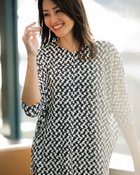 【ドゥクラッセ/DoCLASSE】のUVスラブ・Vネックドルマンプルオーバー 人気、トレンドファッション・服の通販 founy(ファニー) ファッション Fashion レディースファッション Fashion for Women トップス・カットソー Cut & Sew Tops シャツ・ブラウス・オフィスカジュアル Elegant Blouses & Button-Ups ロングTシャツ・Tシャツ Longline T-Shirts & Tees カジュアルプルオーバー・ニットトップス Pullovers & Knit Tops / Casual Pullovers カットソー・ベーシックTシャツ Cut-and-Sewn Tops / Stretch Tees & Basics Vネックトップス V-Neck Tops / V-Cut Neckline Shirts カットソー Cut and Sewn Top フォルム Silhouette, Form 夏 Summer thumbnail 白黒|ID: prp329100004920349 ipo3291000000036913915