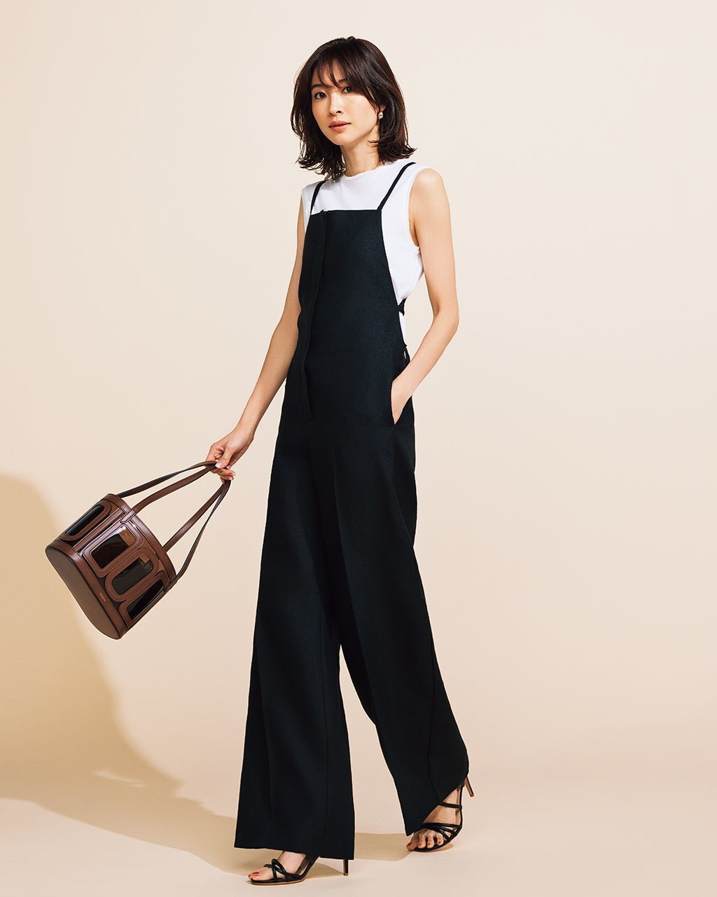 【ドゥクラッセ/DoCLASSE】のラメリネン・サロペットパンツ インテリア・キッズ・メンズ・レディースファッション・服の通販 founy(ファニー) 　ファッション　Fashion　レディースファッション　Fashion for Women　サロペット　Overalls, Salopette　シンプル　Simple, Minimal　リネン　Linen, Linen Fabric　リボン　Ribbon, Bow　ブラック|ID: prp329100004920367 ipo3291000000036913998